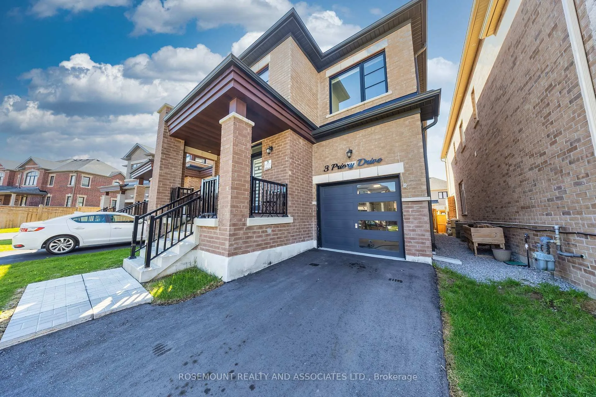 Photo 4 of 3 Priory Drive, Whitby, Rural Whitby — HOMEH