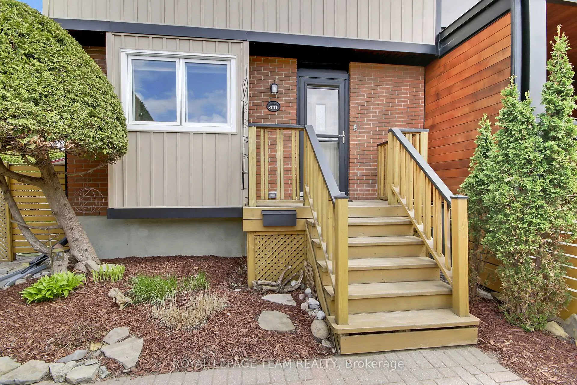 Photo 3 of 431 Roosevelt Avenue, Ottawa, McKellar/Highland — HOMEH