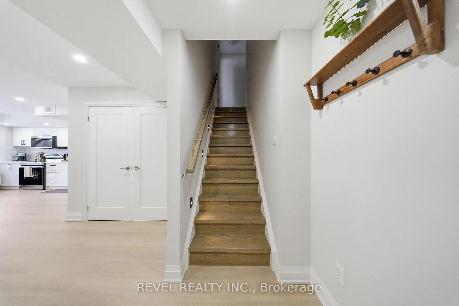Photo 2 of 69 Pine Gate Place, Whitby, Williamsburg — HOMEH