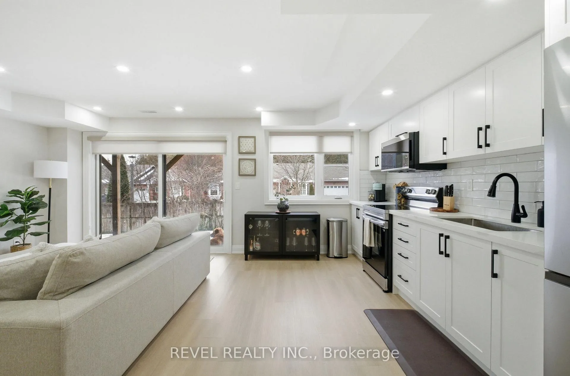 Photo 8 of 69 Pine Gate Place, Whitby, Williamsburg — HOMEH