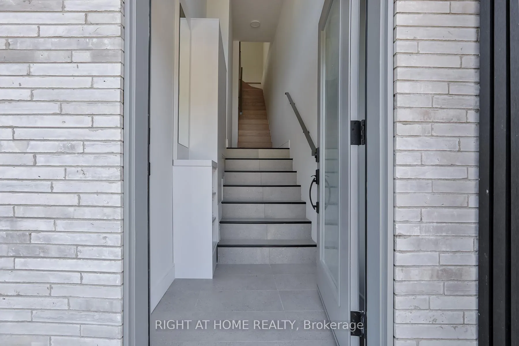Photo 2 of Unit Unit 4, 1169 Davenport Road, Toronto, Wychwood — HOMEH