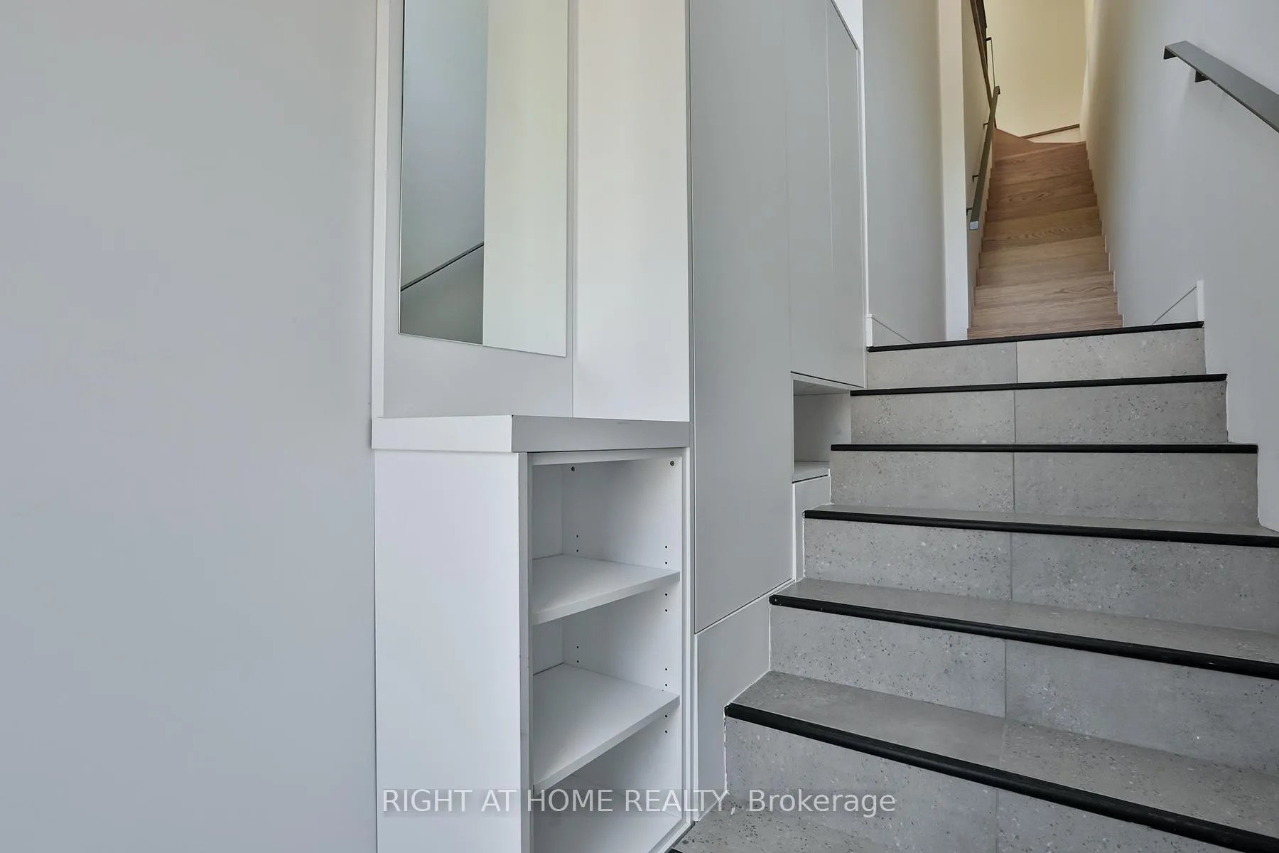 Photo 3 of Unit Unit 4, 1169 Davenport Road, Toronto, Wychwood — HOMEH