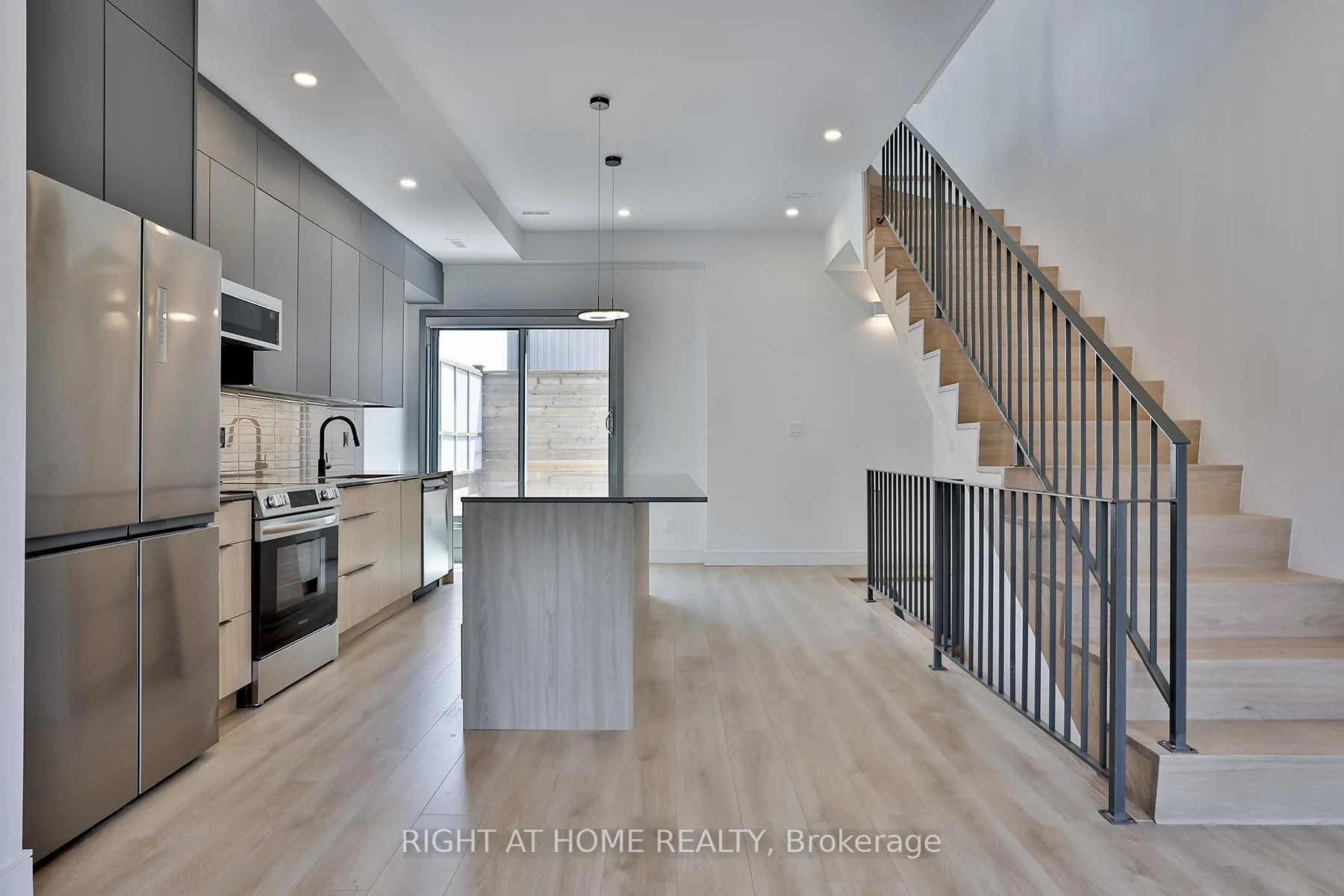 Photo 5 of Unit Unit 4, 1169 Davenport Road, Toronto, Wychwood — HOMEH