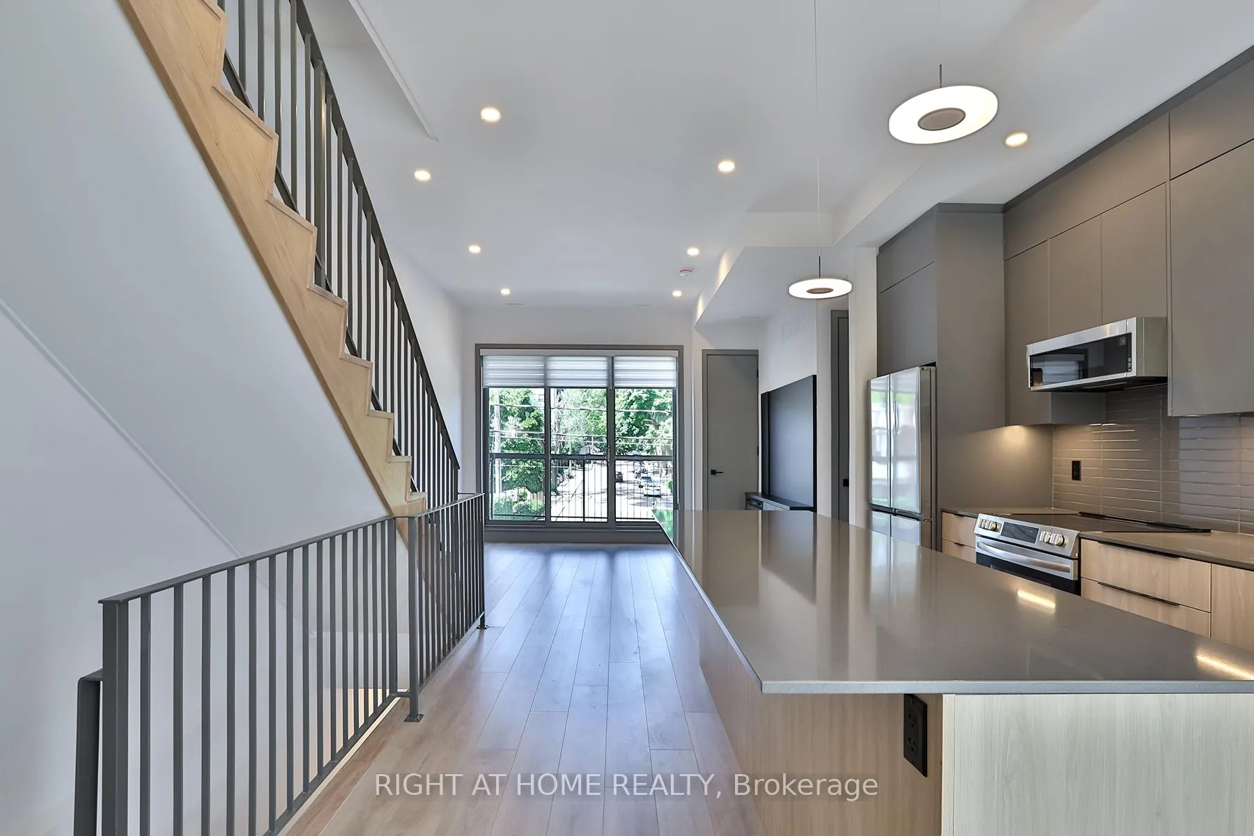 Photo 6 of Unit Unit 4, 1169 Davenport Road, Toronto, Wychwood — HOMEH