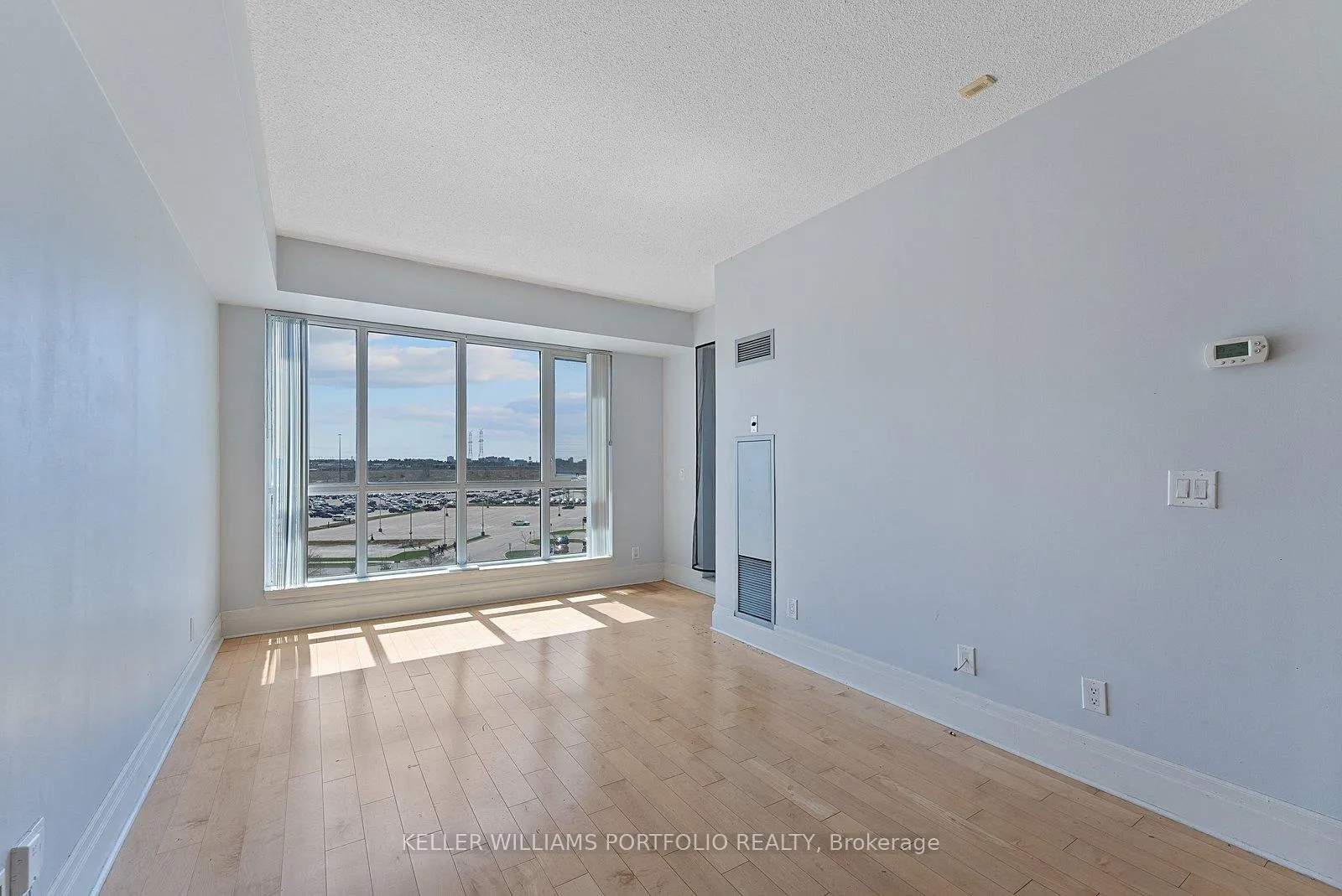 Photo 10 of Unit 607, 39 Upper Duke Crescent, Markham, Unionville — HOMEH