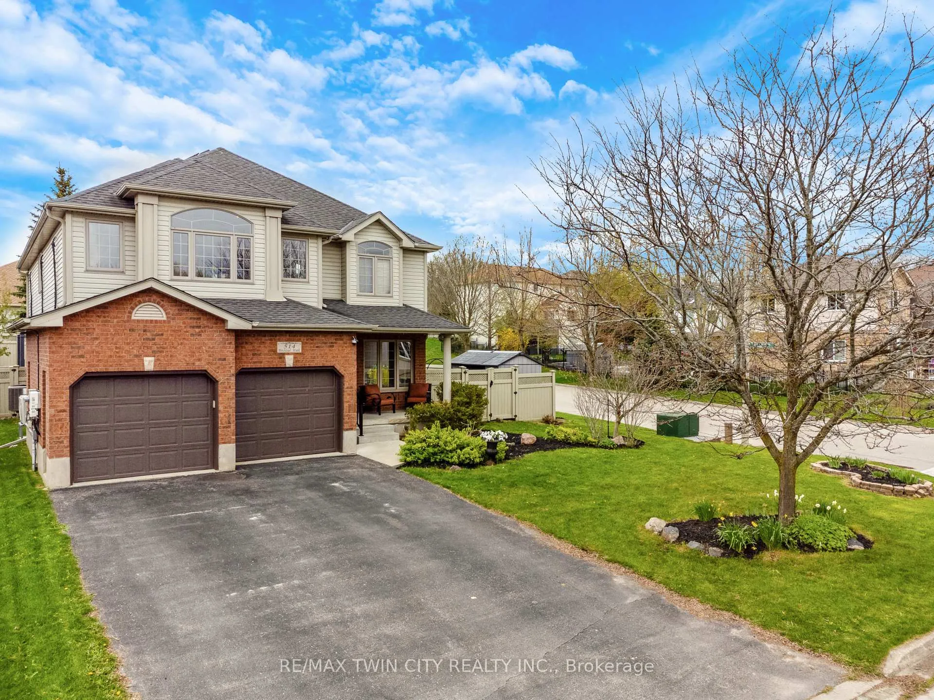 Photo 2 of 514 Birchleaf Walk, Waterloo, Westvale — HOMEH