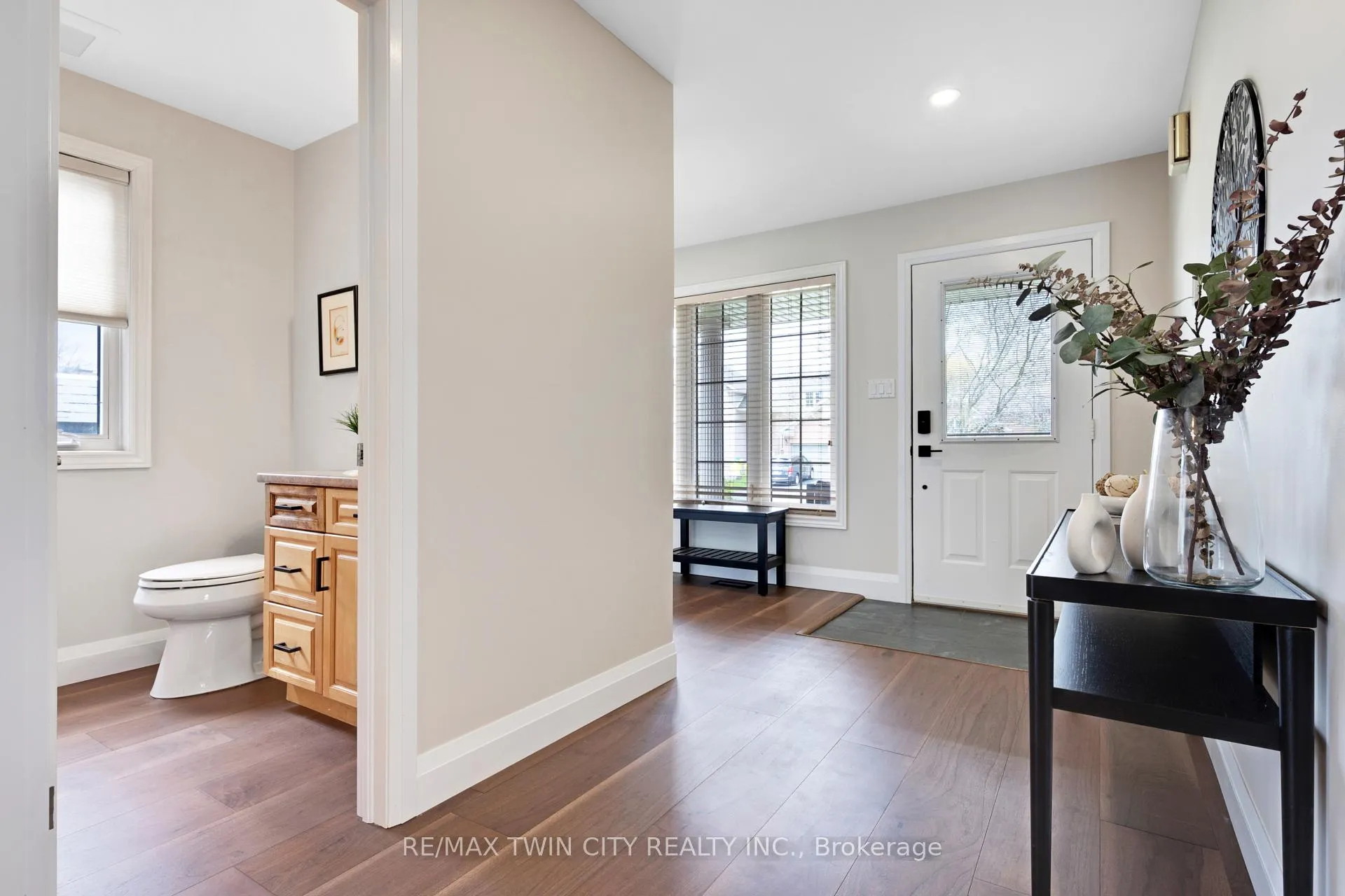 Photo 5 of 514 Birchleaf Walk, Waterloo, Westvale — HOMEH