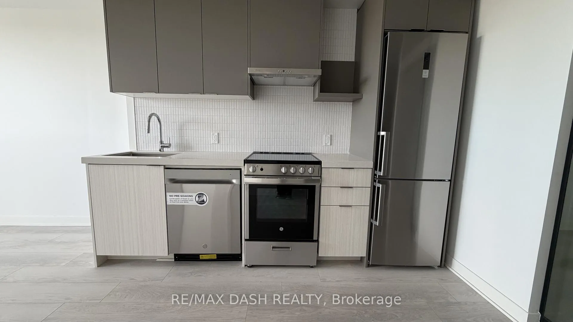 Photo 8 of Unit 608, 10 Flavelle Trail, Vaughan, Steeles West Industrial — HOMEH