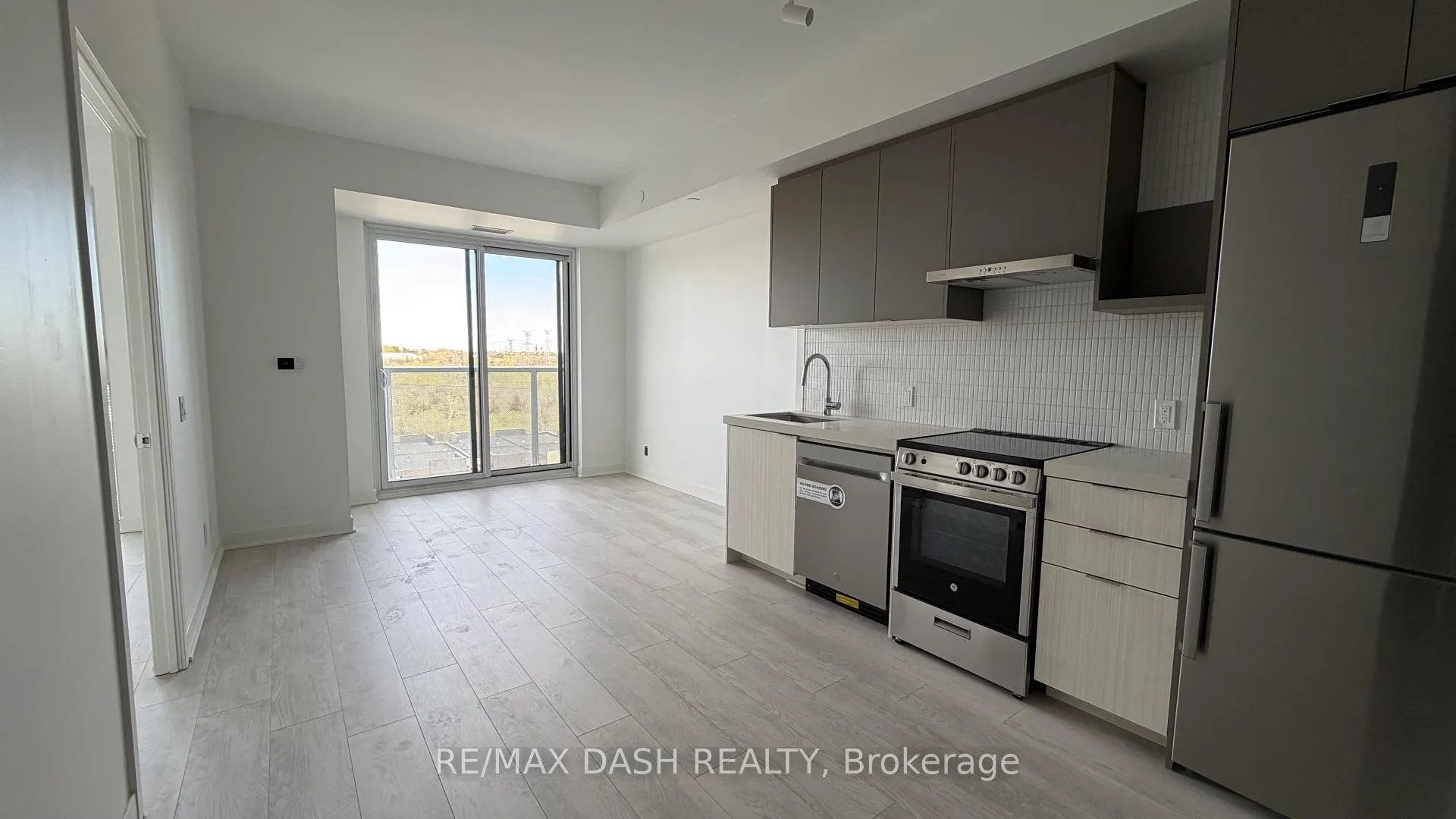 Photo 9 of Unit 608, 10 Flavelle Trail, Vaughan, Steeles West Industrial — HOMEH
