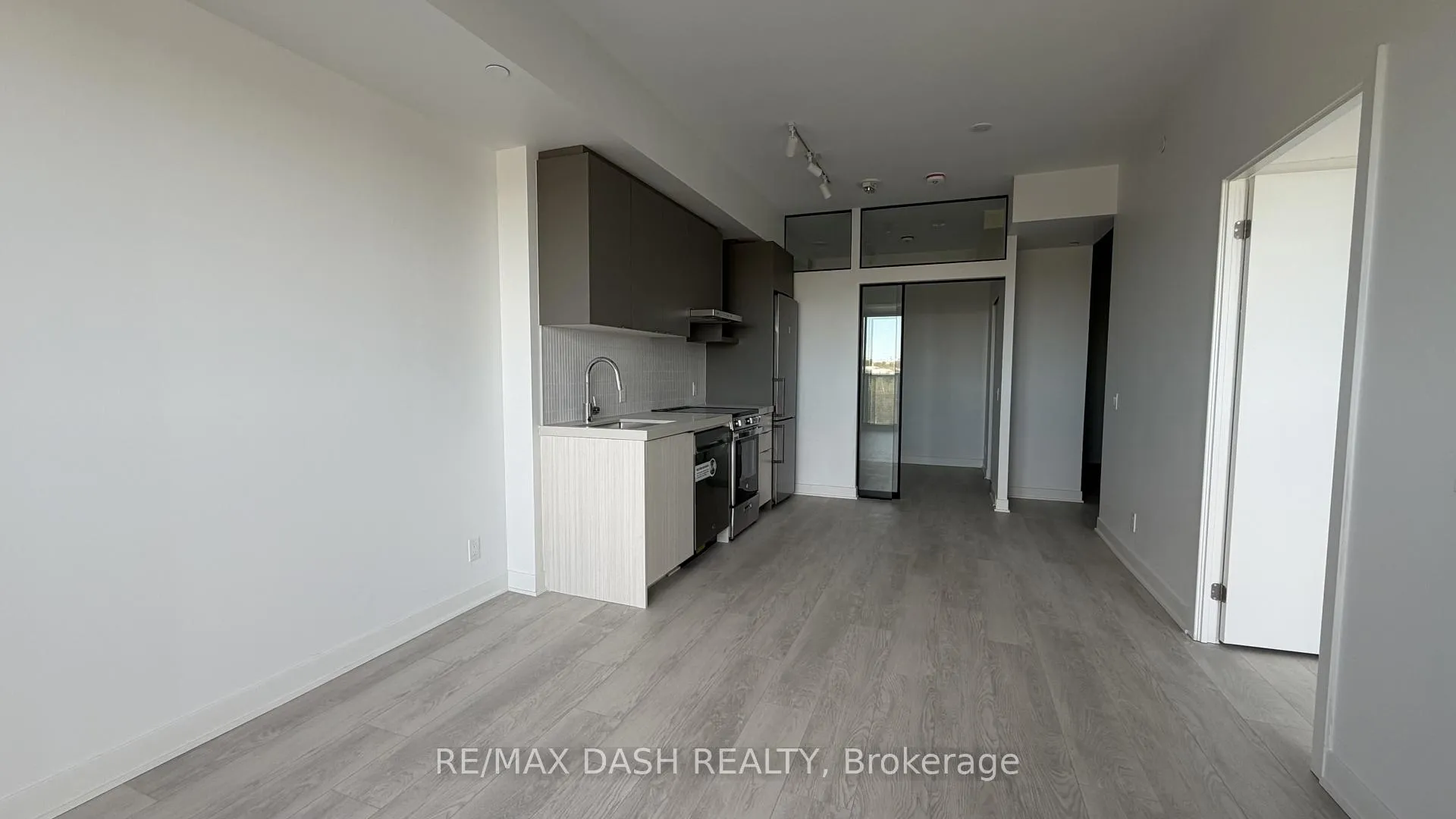Photo 10 of Unit 608, 10 Flavelle Trail, Vaughan, Steeles West Industrial — HOMEH
