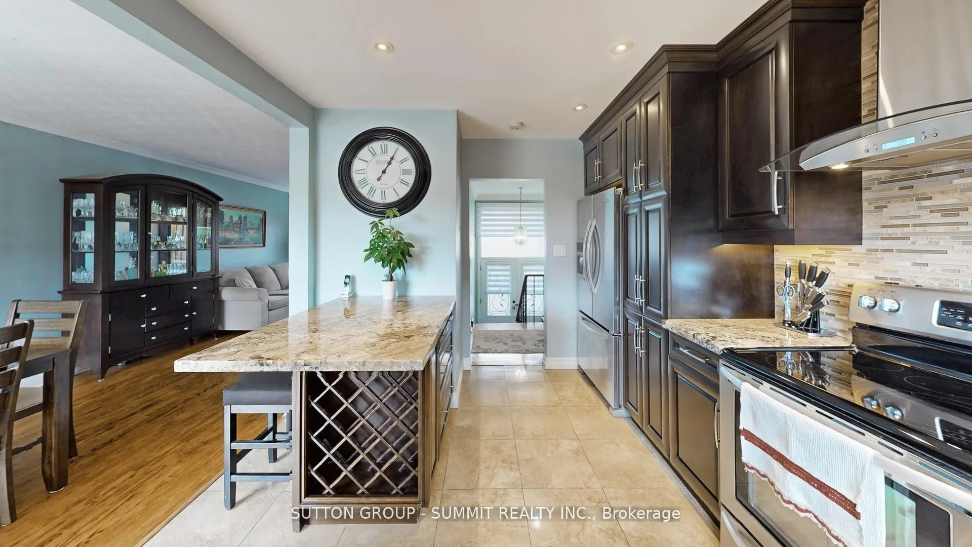 Photo 9 of 29 Fallowfield Road, Etobicoke, Rexdale-Kipling — HOMEH