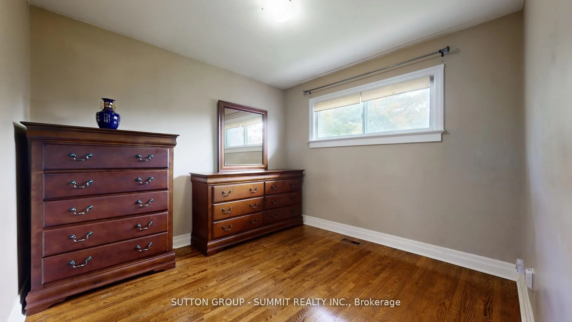 Photo 13 of 29 Fallowfield Road, Etobicoke, Rexdale-Kipling — HOMEH