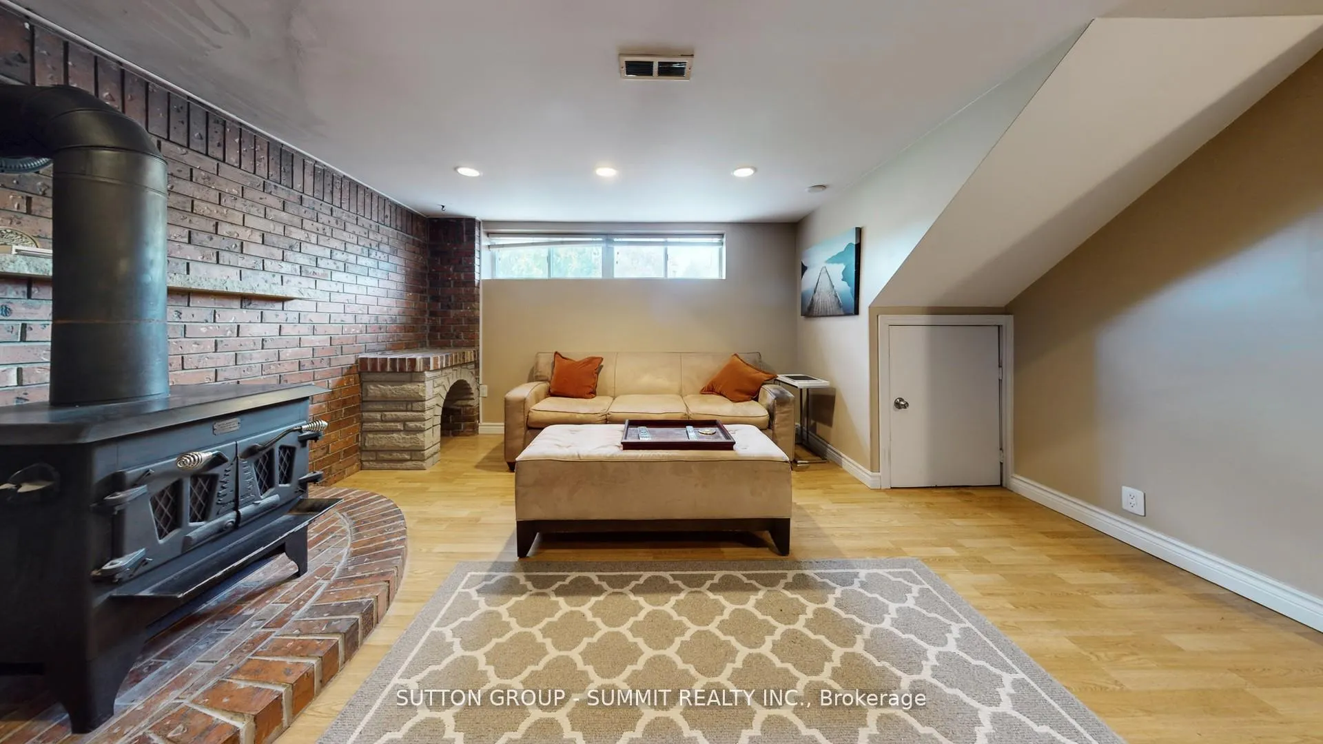 Photo 18 of 29 Fallowfield Road, Etobicoke, Rexdale-Kipling — HOMEH