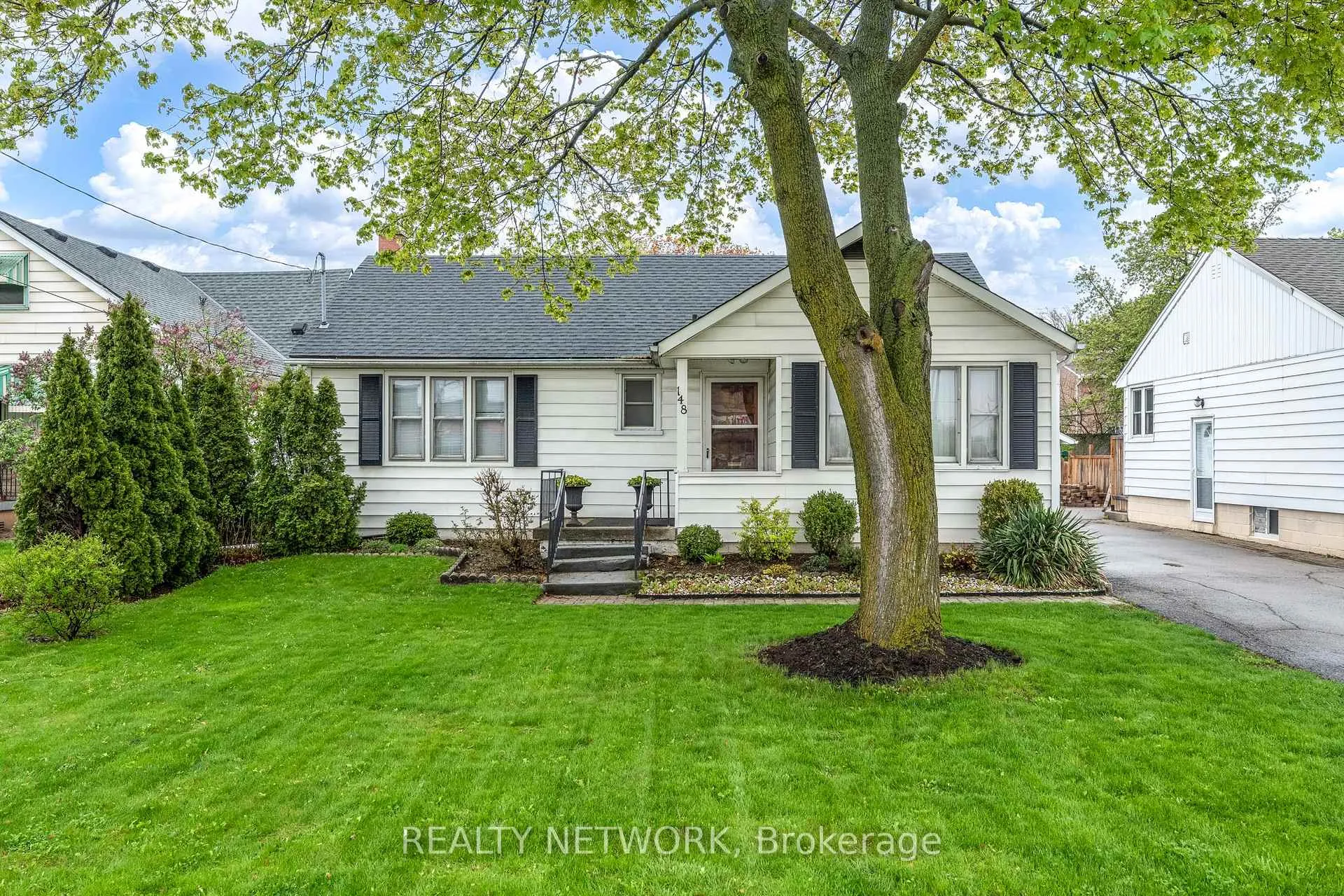 Photo 2 of 148 Gray Road, Hamilton, Stoney Creek — HOMEH
