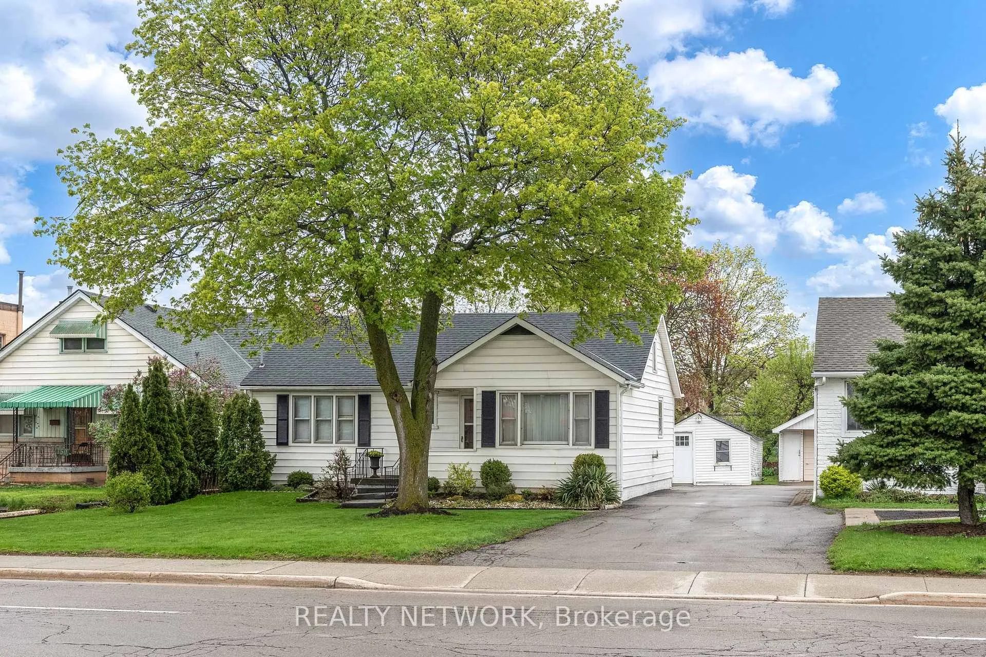 Photo 3 of 148 Gray Road, Hamilton, Stoney Creek — HOMEH