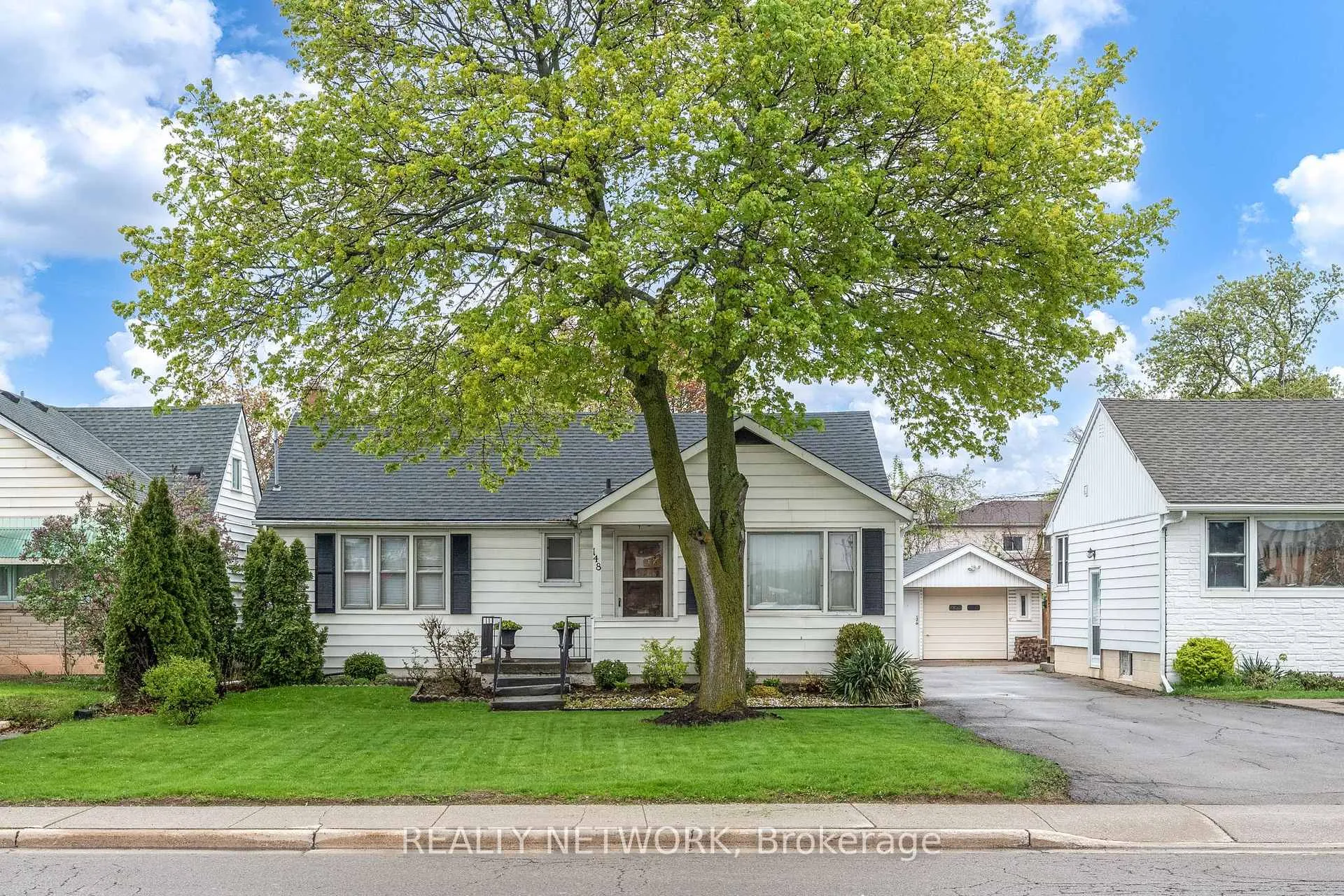 Photo 4 of 148 Gray Road, Hamilton, Stoney Creek — HOMEH