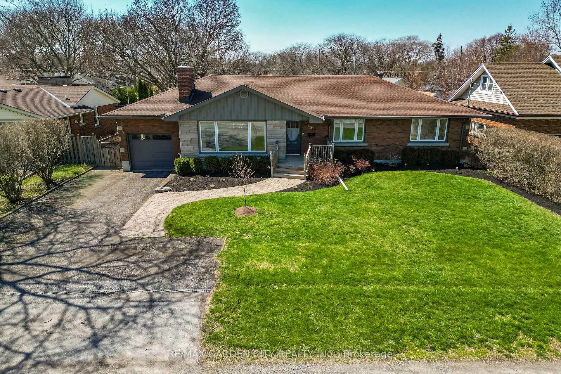 Photo 2 of 491 Niagara Street, St. Catharines, Vine/Linwell — HOMEH