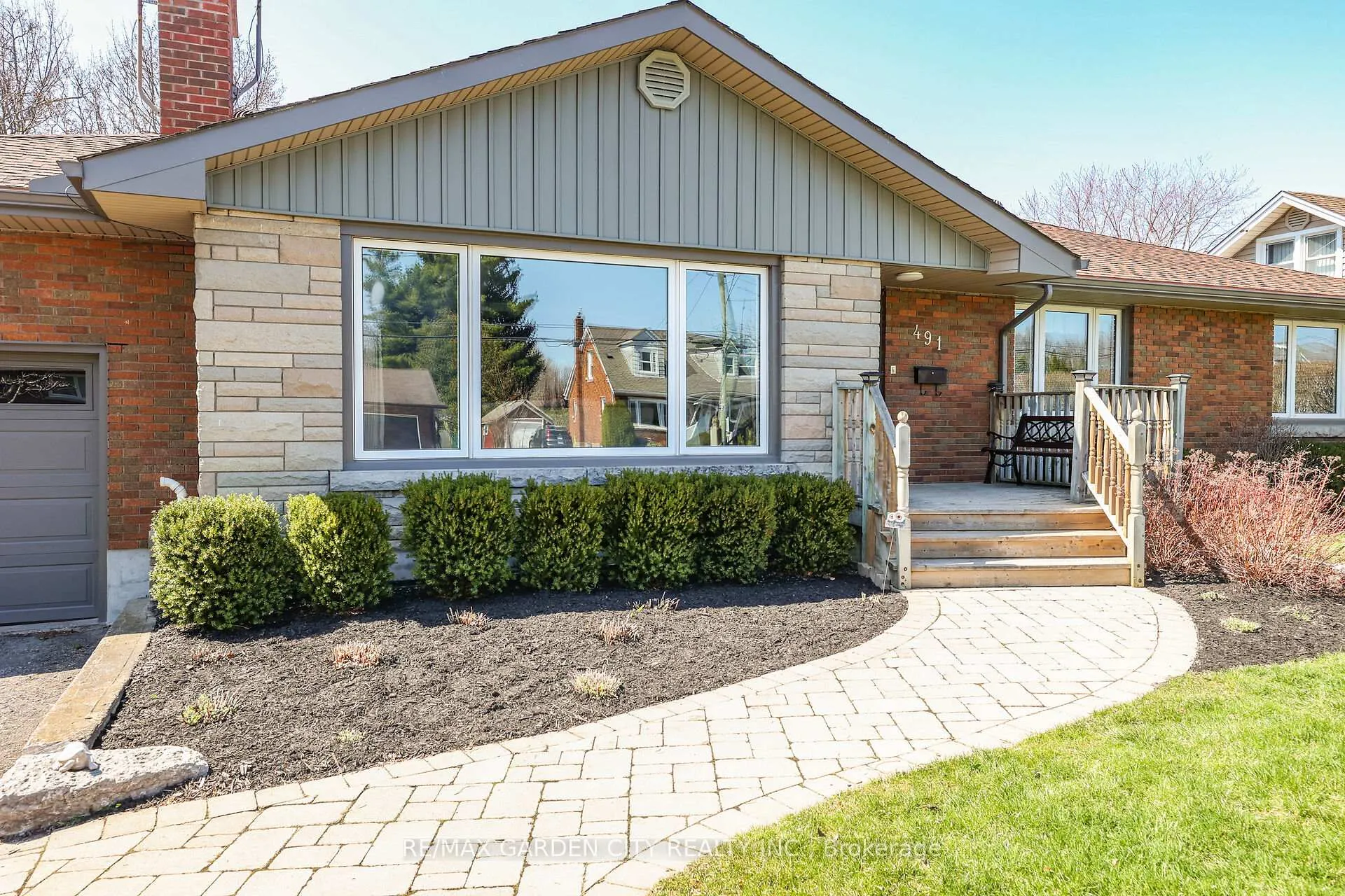 Photo 3 of 491 Niagara Street, St. Catharines, Vine/Linwell — HOMEH