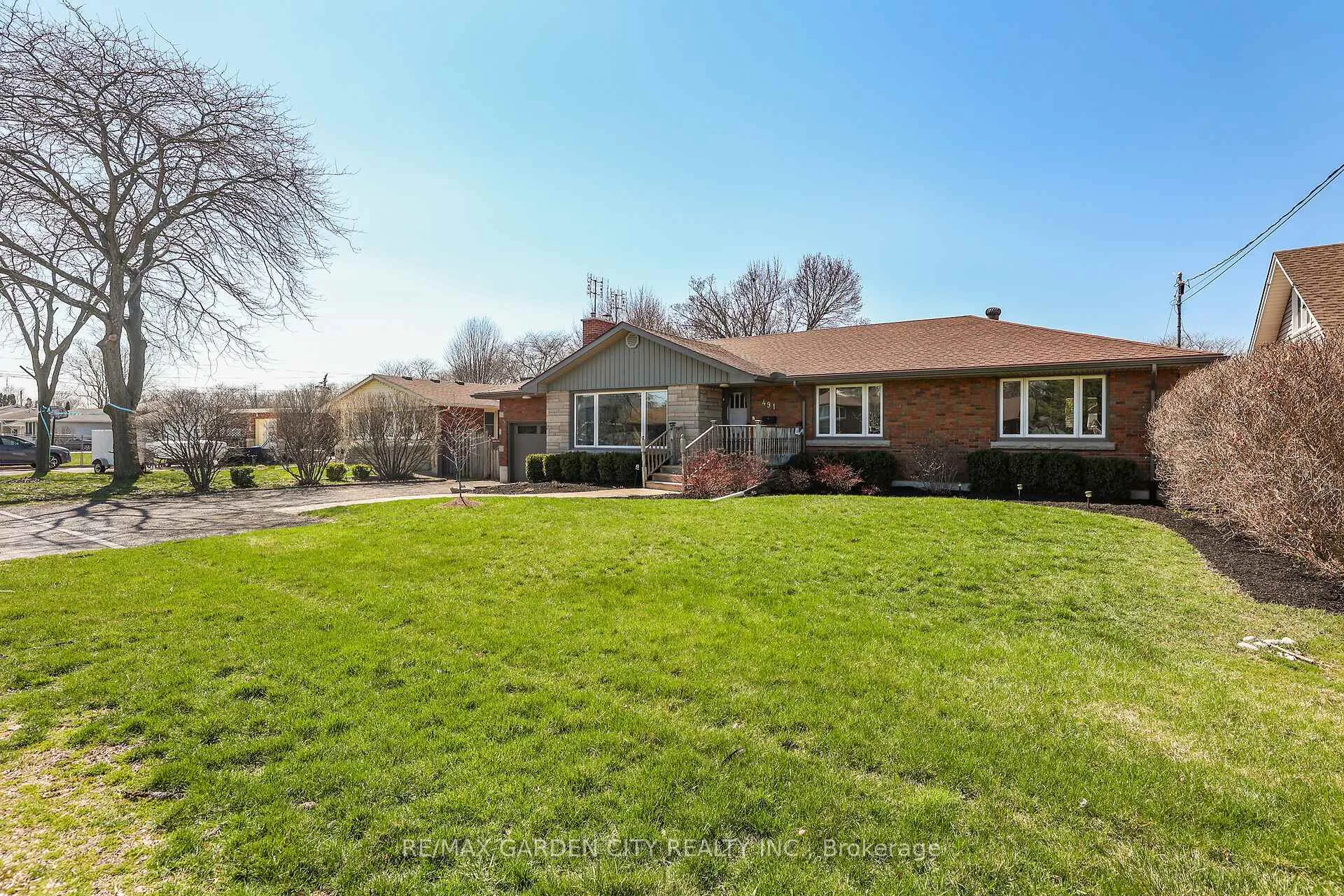Photo 5 of 491 Niagara Street, St. Catharines, Vine/Linwell — HOMEH