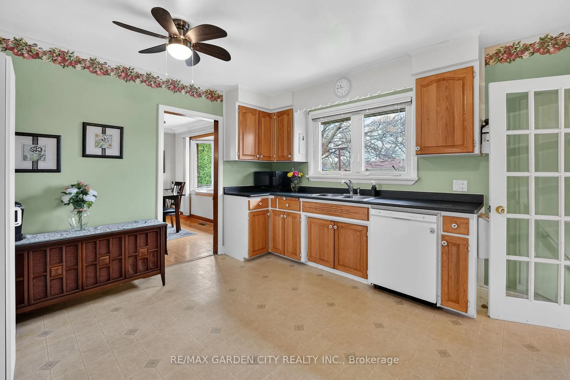 Photo 14 of 491 Niagara Street, St. Catharines, Vine/Linwell — HOMEH
