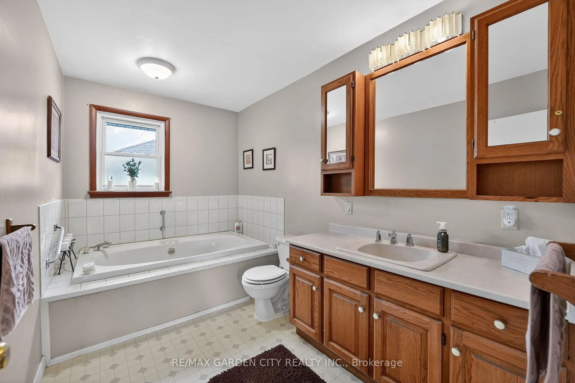 Photo 22 of 491 Niagara Street, St. Catharines, Vine/Linwell — HOMEH