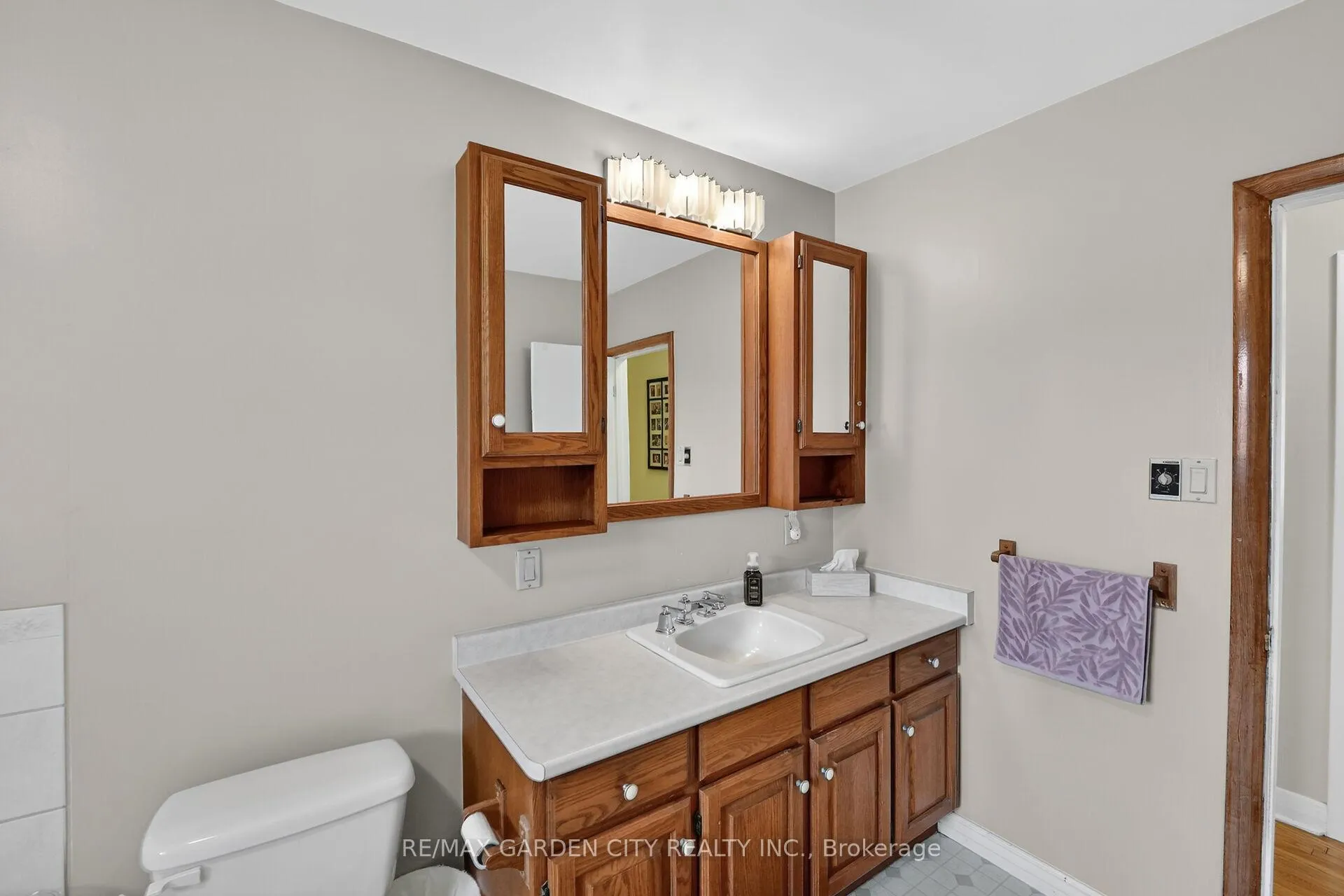 Photo 23 of 491 Niagara Street, St. Catharines, Vine/Linwell — HOMEH