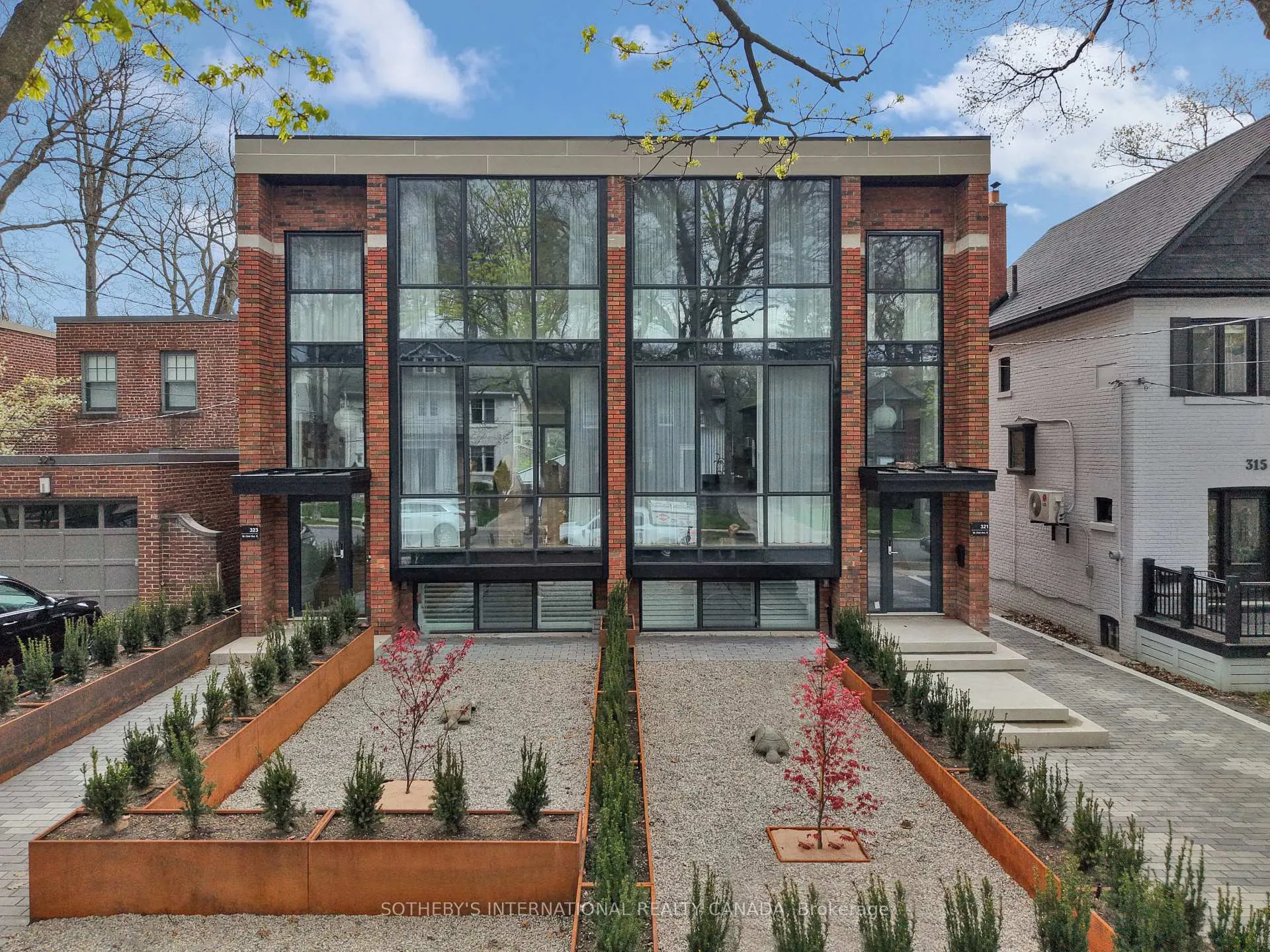 Photo 1 of 323 St Clair Avenue E, Toronto, Rosedale-Moore Park — HOMEH
