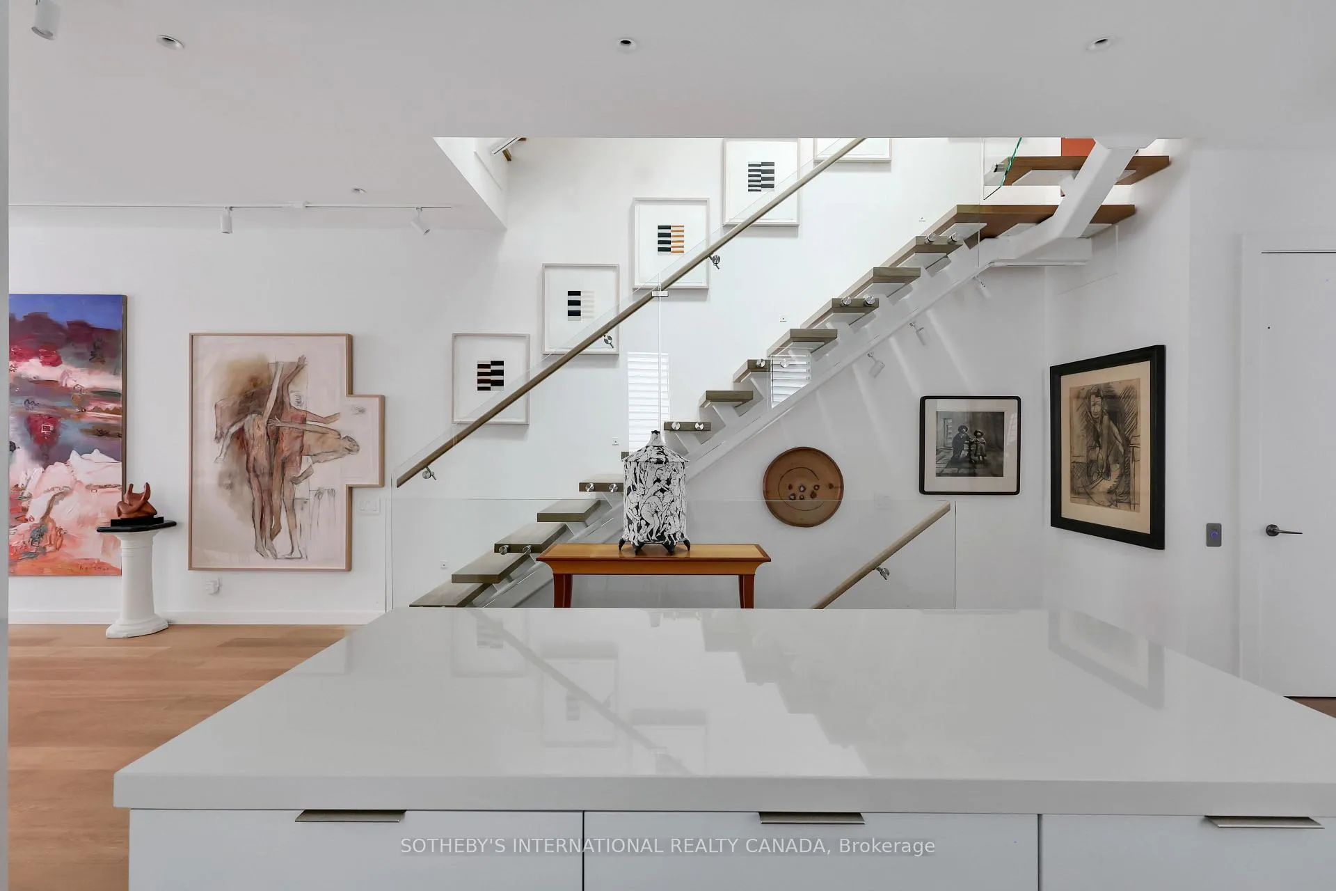 Photo 12 of 323 St Clair Avenue E, Toronto, Rosedale-Moore Park — HOMEH