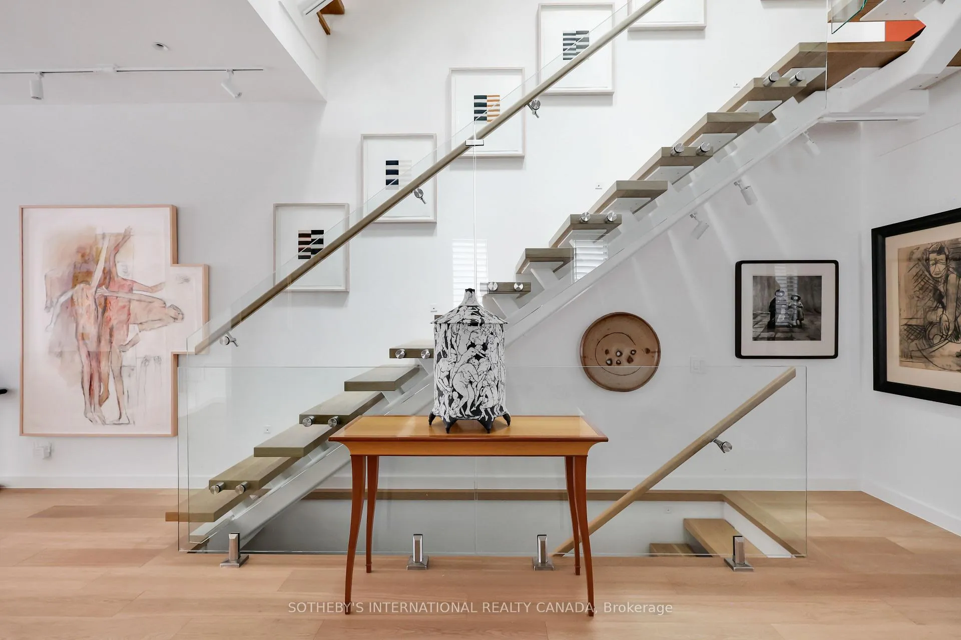 Photo 13 of 323 St Clair Avenue E, Toronto, Rosedale-Moore Park — HOMEH