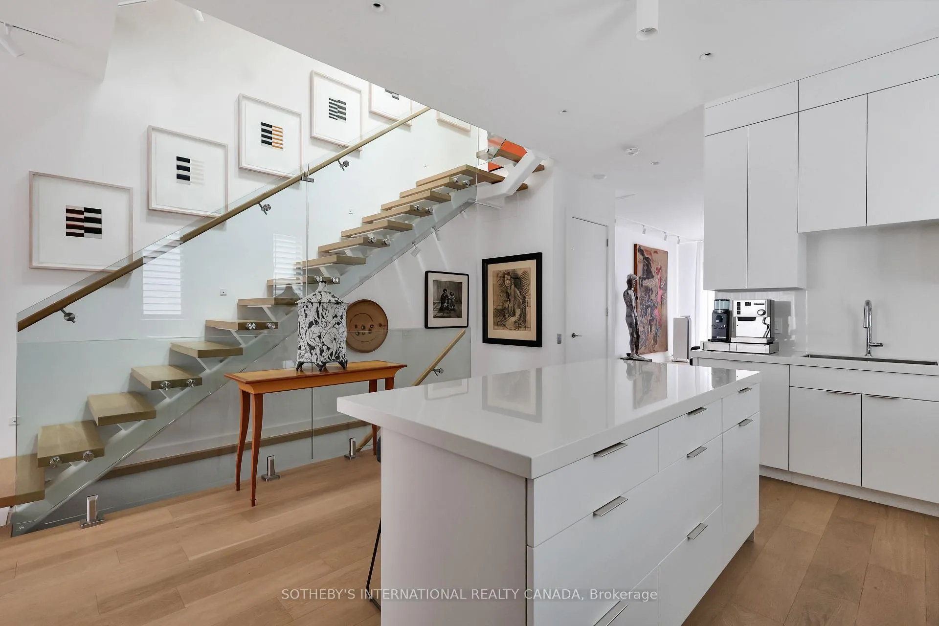 Photo 15 of 323 St Clair Avenue E, Toronto, Rosedale-Moore Park — HOMEH