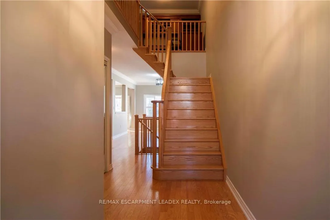 Photo 4 of 58 Maplevale Drive, Hamilton, Meadowlands — HOMEH