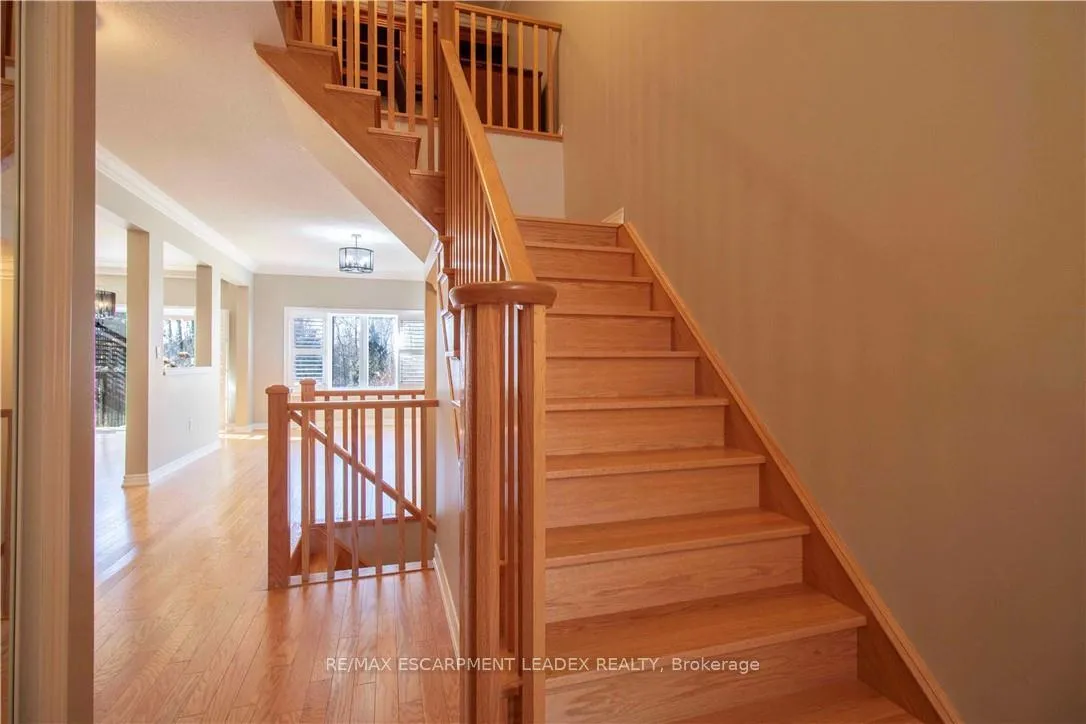 Photo 5 of 58 Maplevale Drive, Hamilton, Meadowlands — HOMEH
