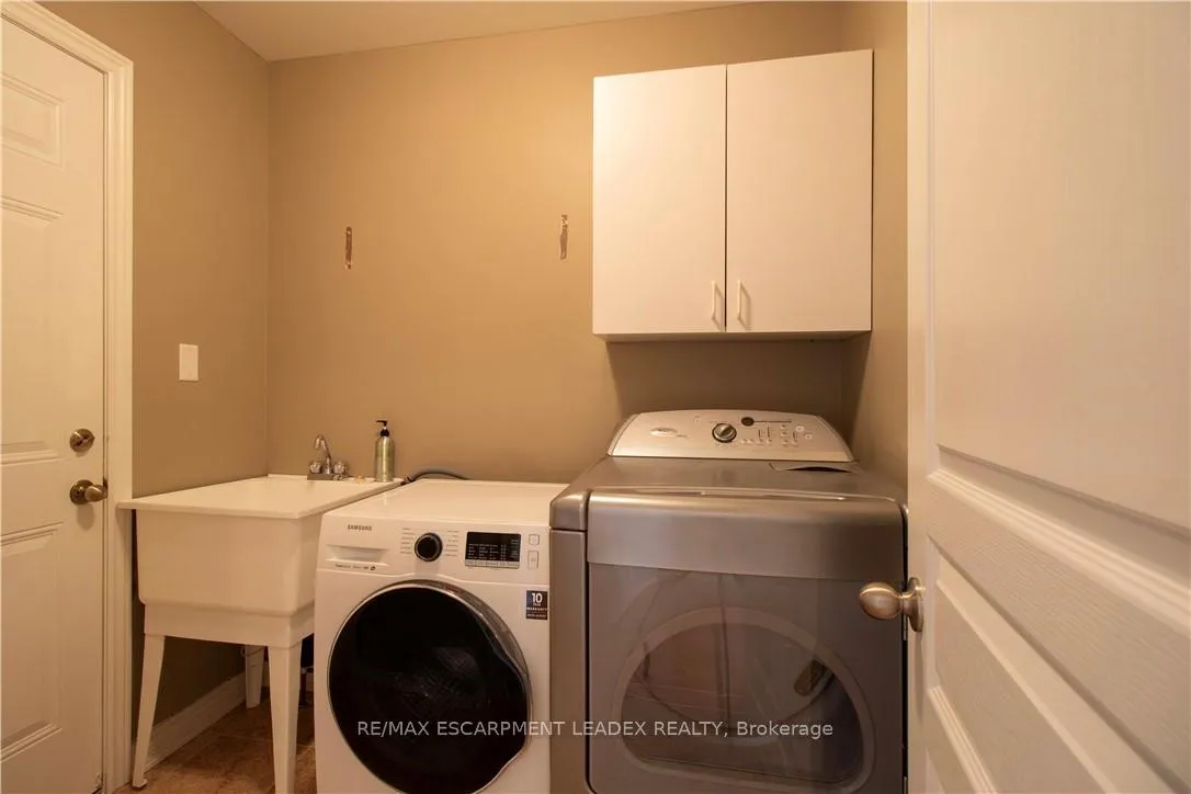Photo 6 of 58 Maplevale Drive, Hamilton, Meadowlands — HOMEH