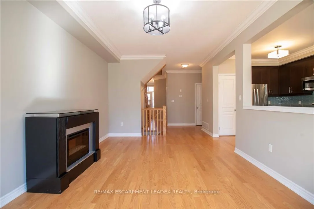 Photo 10 of 58 Maplevale Drive, Hamilton, Meadowlands — HOMEH