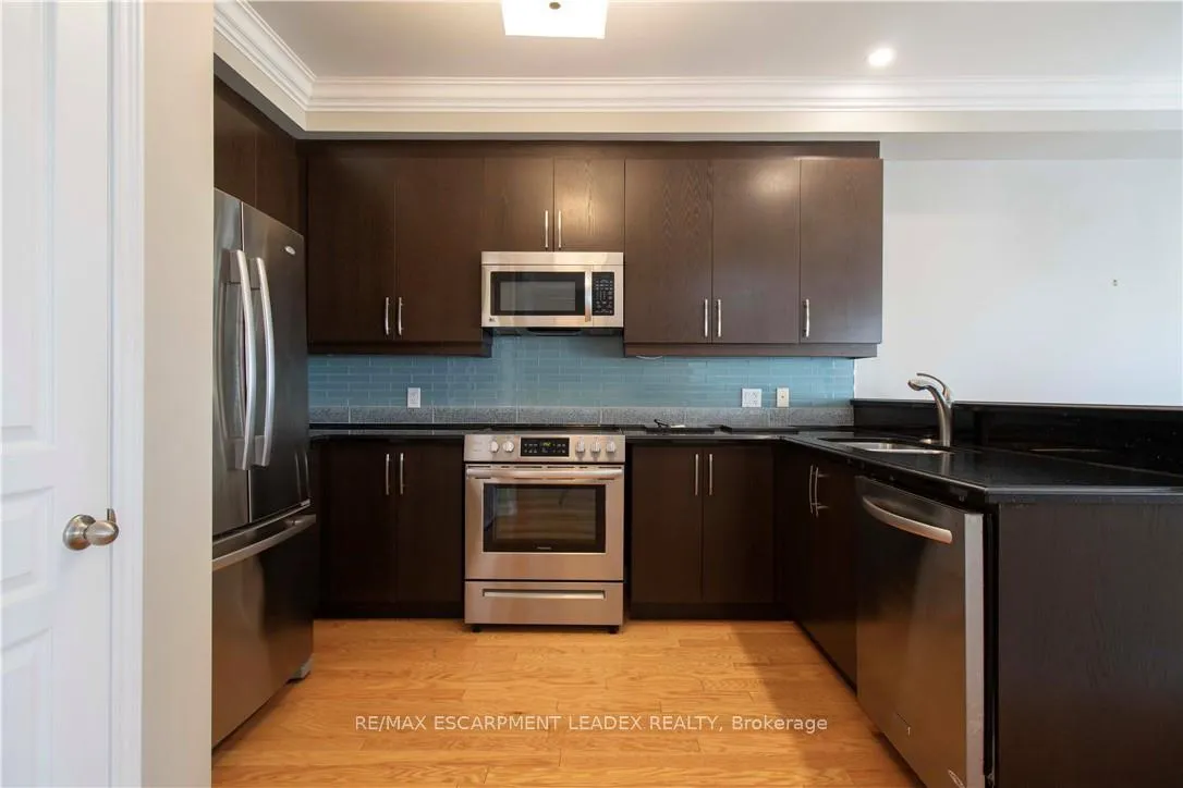 Photo 11 of 58 Maplevale Drive, Hamilton, Meadowlands — HOMEH