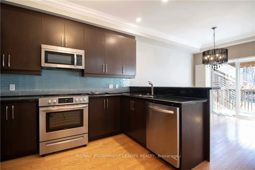 Photo 13 of 58 Maplevale Drive, Hamilton, Meadowlands — HOMEH
