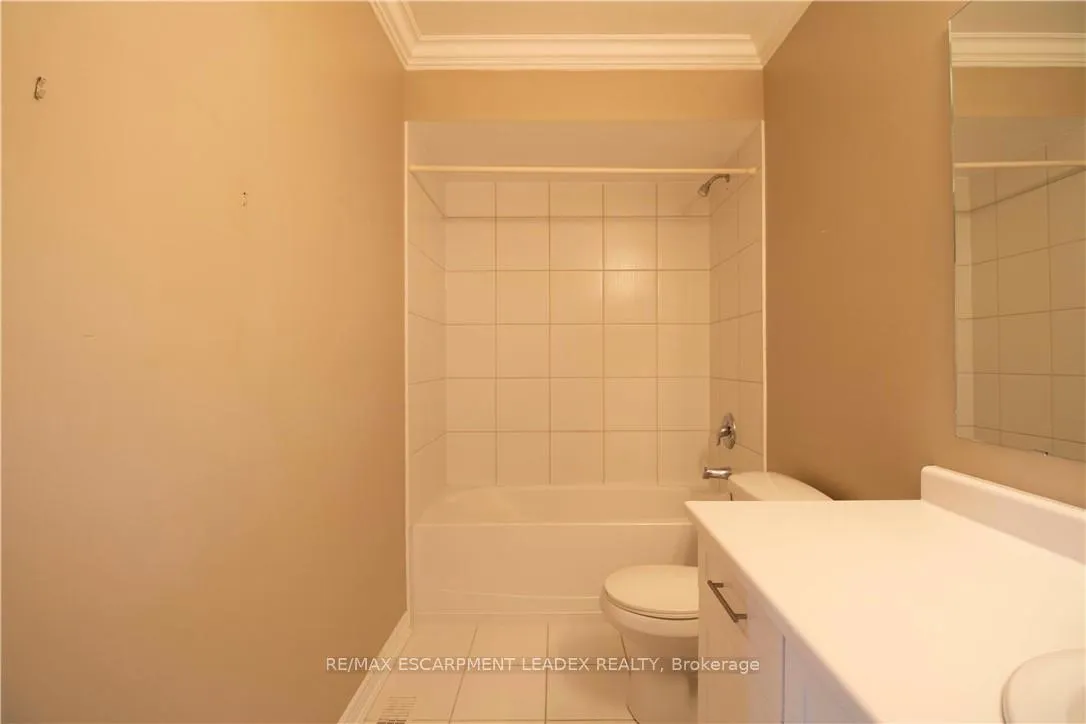 Photo 23 of 58 Maplevale Drive, Hamilton, Meadowlands — HOMEH