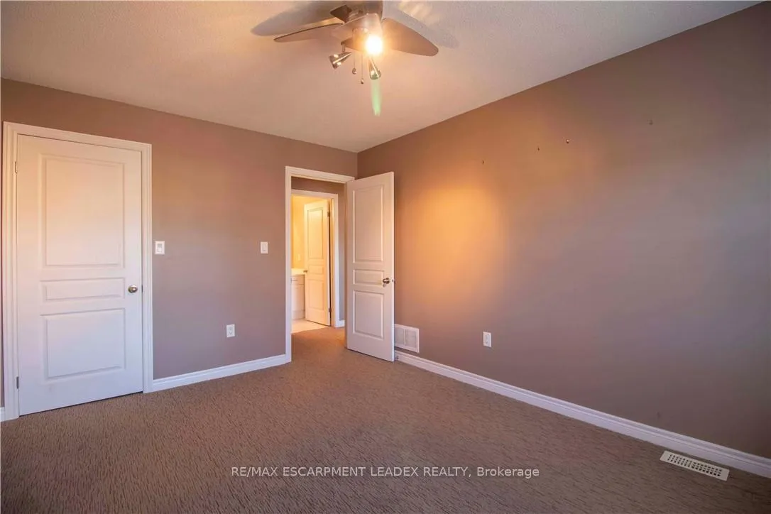 Photo 26 of 58 Maplevale Drive, Hamilton, Meadowlands — HOMEH