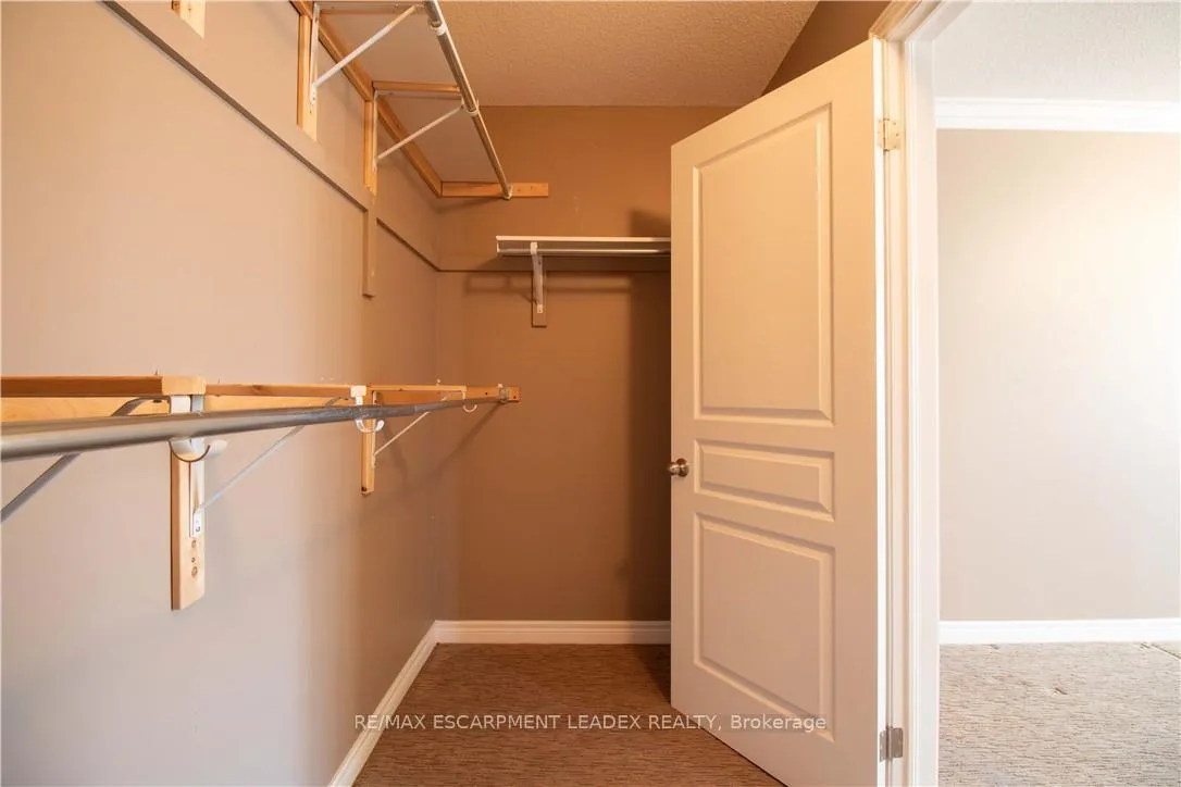 Photo 31 of 58 Maplevale Drive, Hamilton, Meadowlands — HOMEH
