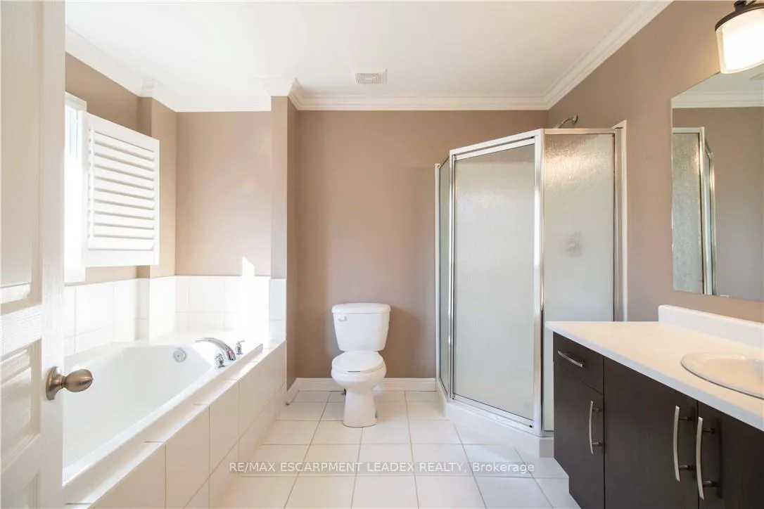 Photo 32 of 58 Maplevale Drive, Hamilton, Meadowlands — HOMEH