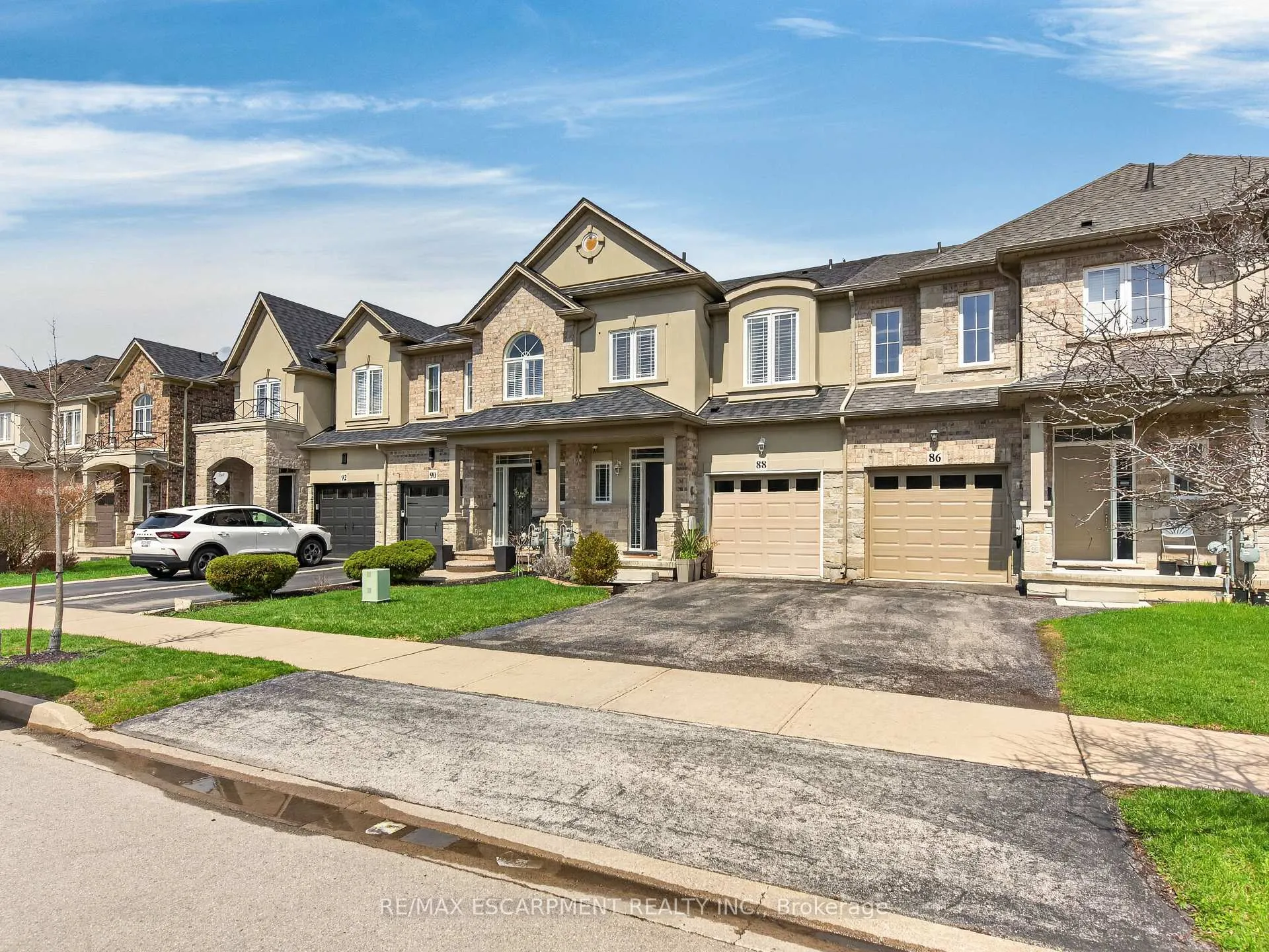 Photo 2 of 88 Highgate Drive, Hamilton, Stoney Creek Mountain — HOMEH