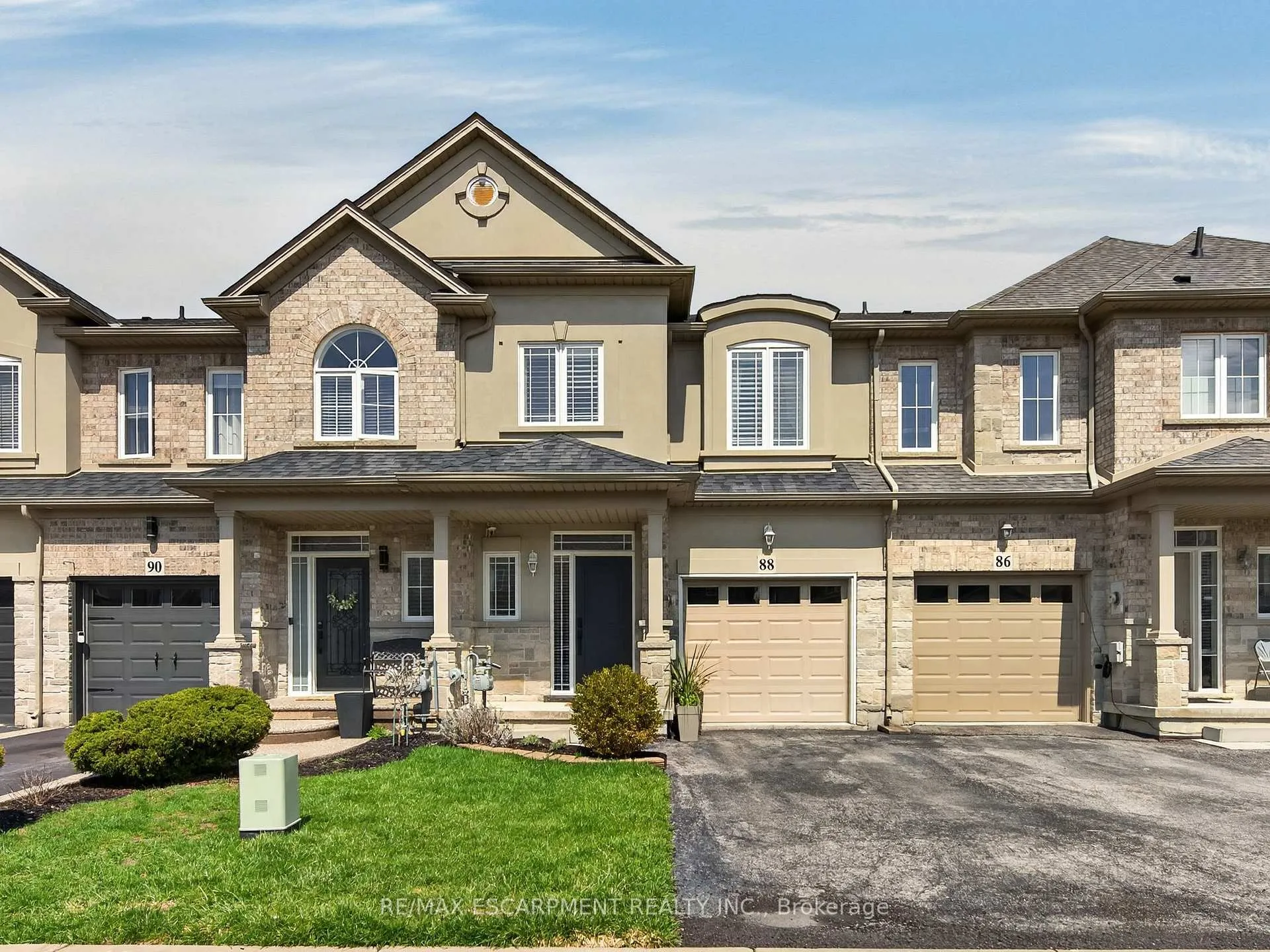Photo 3 of 88 Highgate Drive, Hamilton, Stoney Creek Mountain — HOMEH
