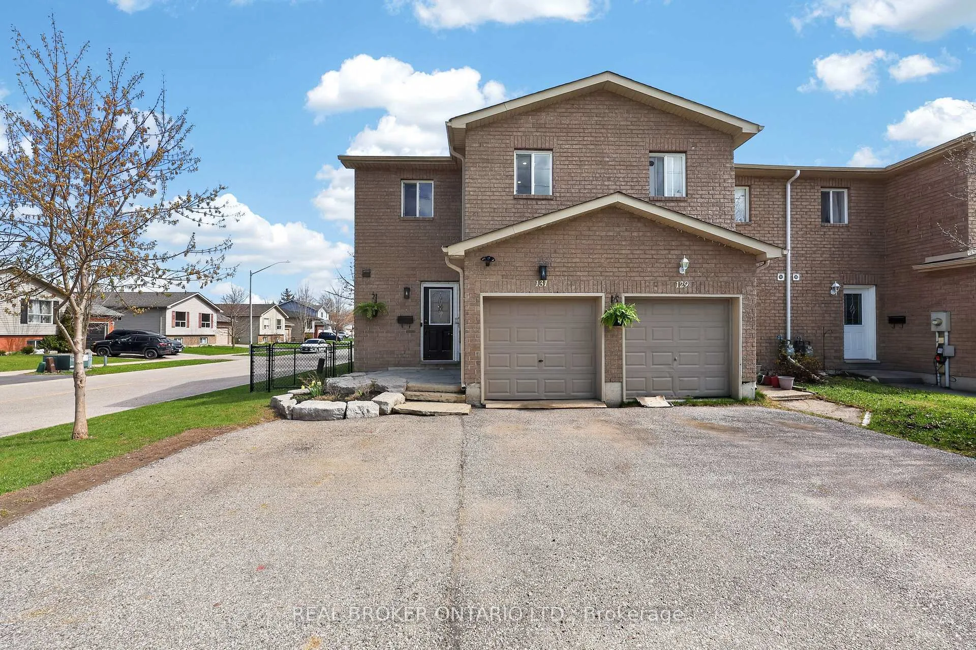 Photo 2 of 131 James Street E, Orillia — HOMEH