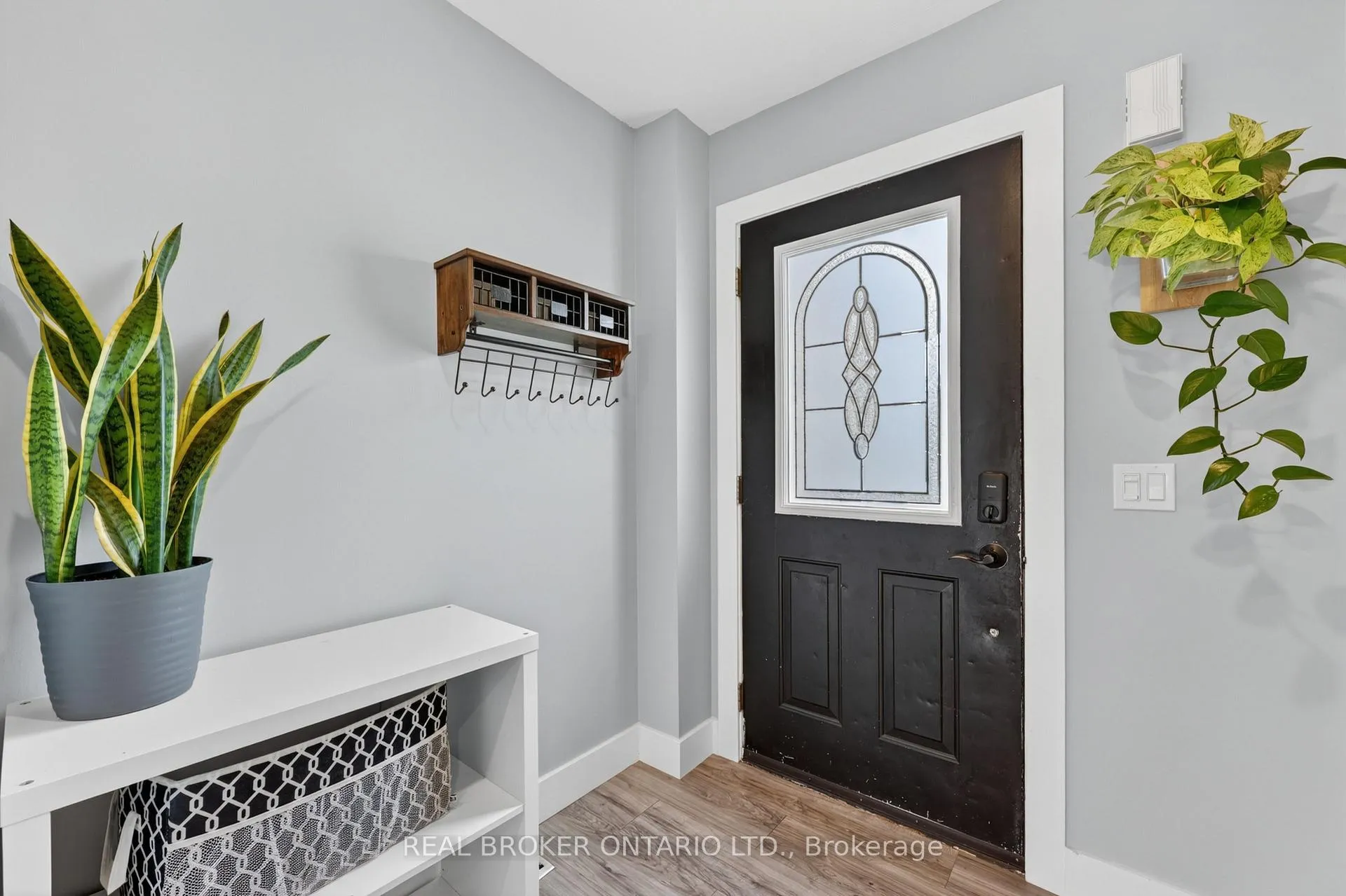 Photo 3 of 131 James Street E, Orillia — HOMEH