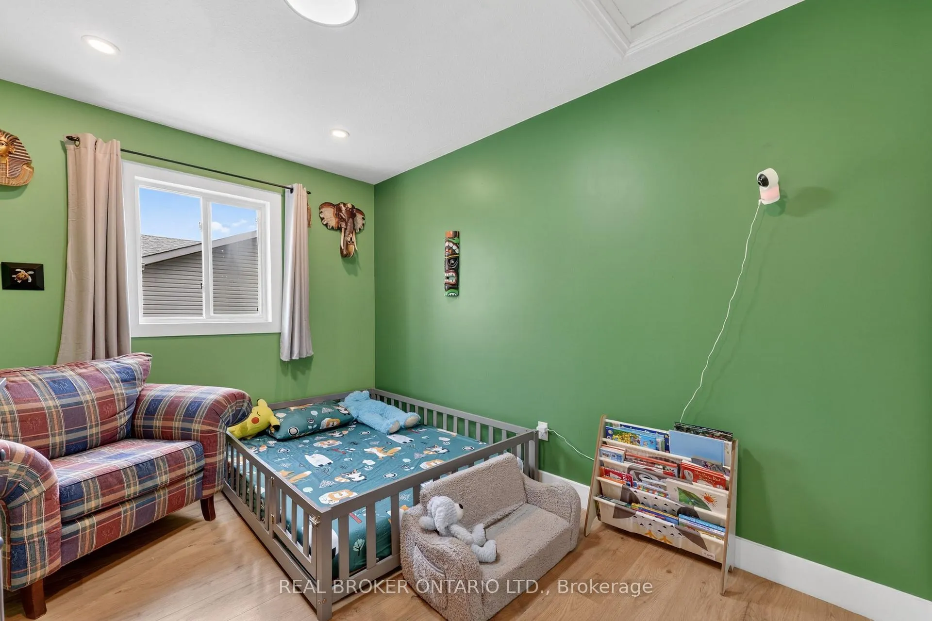 Photo 12 of 131 James Street E, Orillia — HOMEH