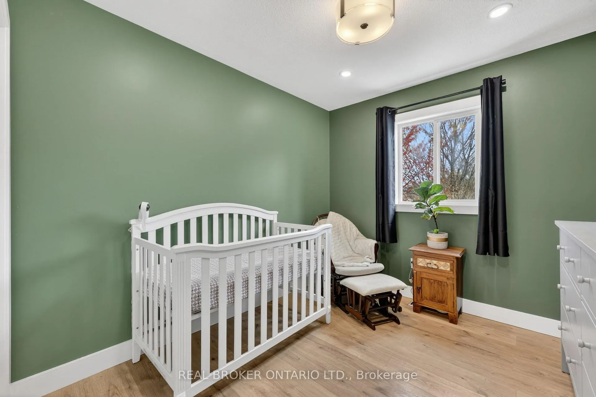 Photo 13 of 131 James Street E, Orillia — HOMEH