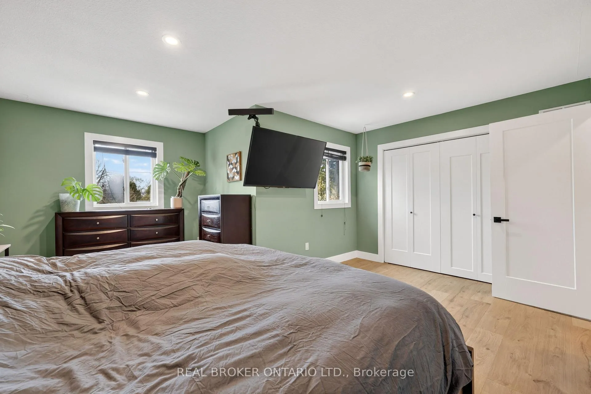 Photo 16 of 131 James Street E, Orillia — HOMEH