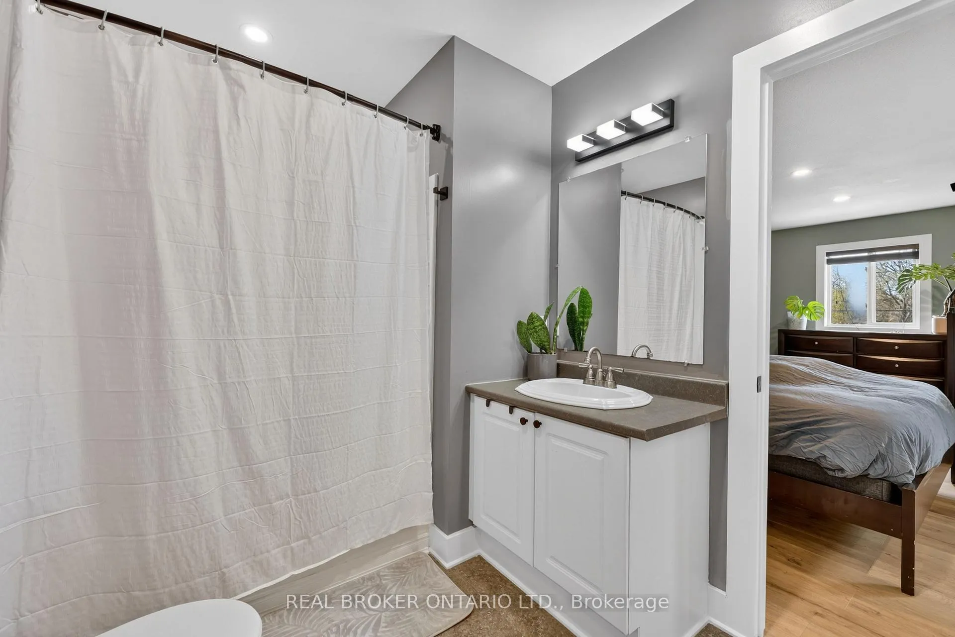 Photo 17 of 131 James Street E, Orillia — HOMEH