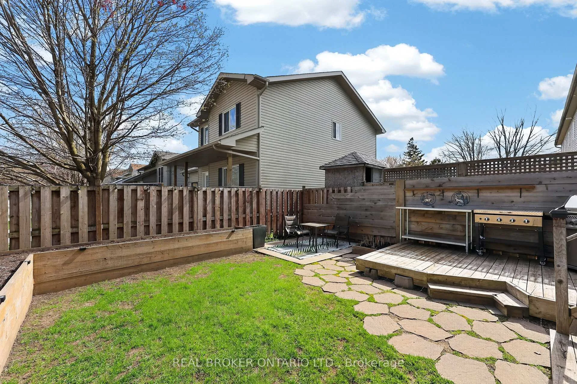 Photo 18 of 131 James Street E, Orillia — HOMEH