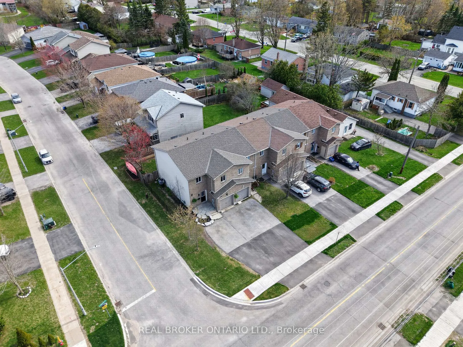 Photo 22 of 131 James Street E, Orillia — HOMEH